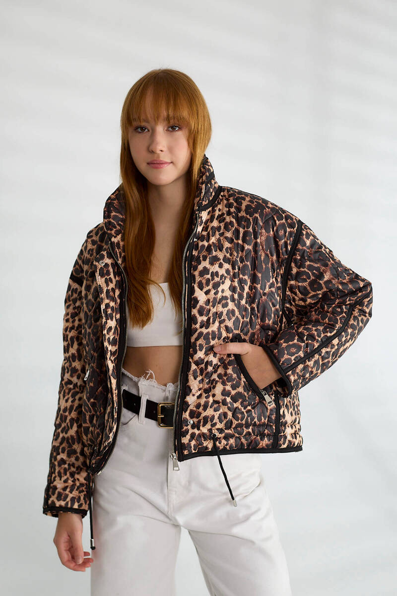 Kadın Leopar Desenli Kapitone Crop Şişme Mont Dik Yaka Kısa Kışlık Puffer Ceket