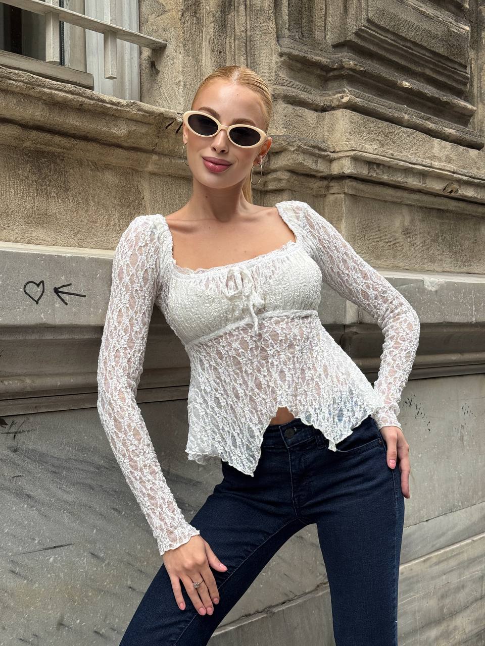 Ekru Peplum Etek Ucu Fırfırlı Güpür Bluz Uzun Kol Bağlama Detaylı Kare Yaka Şık Bluz - Ekru