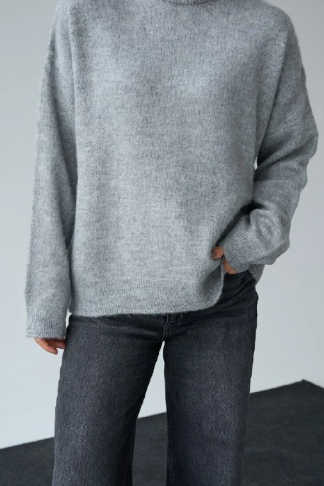 Tüylü Örgü Büyük Boy Yuvarlak Yaka Kazak Uzun Kollu Süveter - Gri