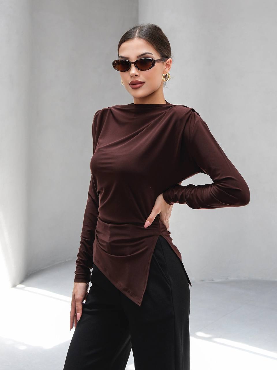ASIMETRIK KESIM VATKALI BLUZ - Kahverengi
