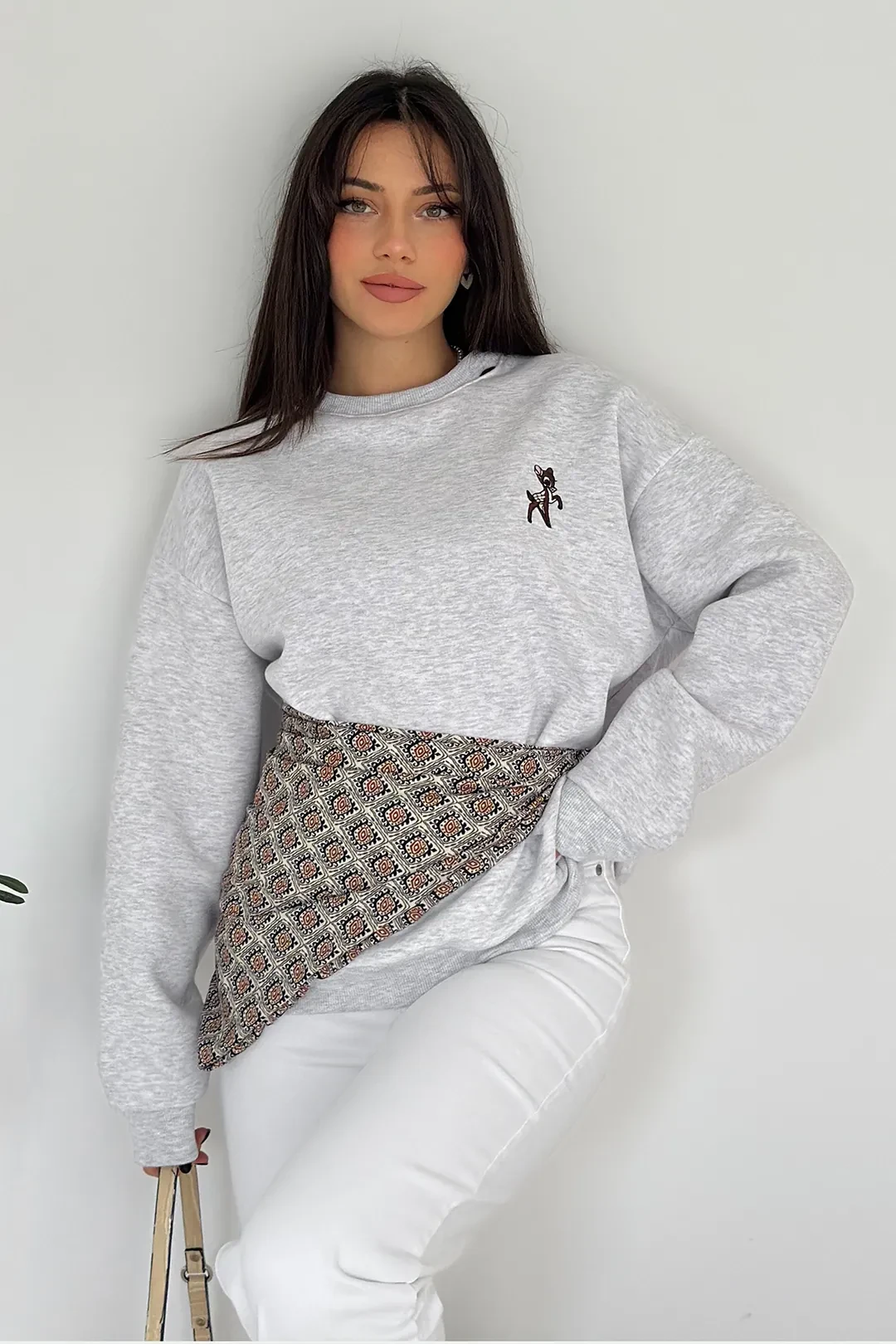 Kadın Dekoratif Yakalı Likralı Sweatshirt – Konforlu & Karakterli Stil - Gri