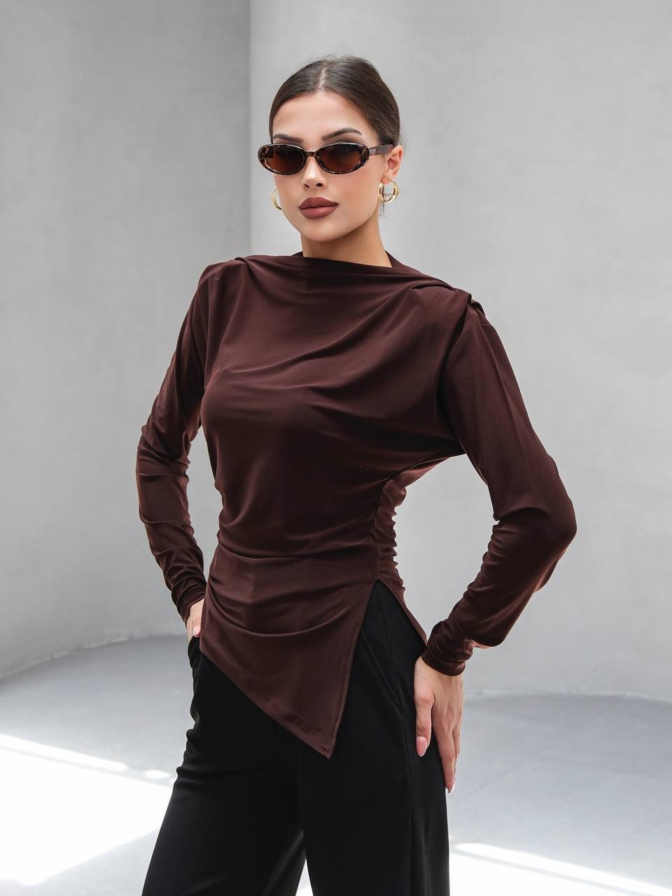 ASIMETRIK KESIM VATKALI BLUZ - Kahverengi