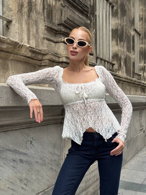 Ekru Peplum Etek Ucu Fırfırlı Güpür Bluz Uzun Kol Bağlama Detaylı Kare Yaka Şık Bluz - Ekru