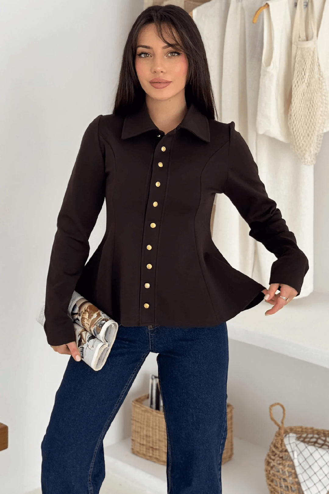 Kadın Altın Düğmeli Peplum Gömlek – Güçlü & Şehirli Stil - Kahverengi