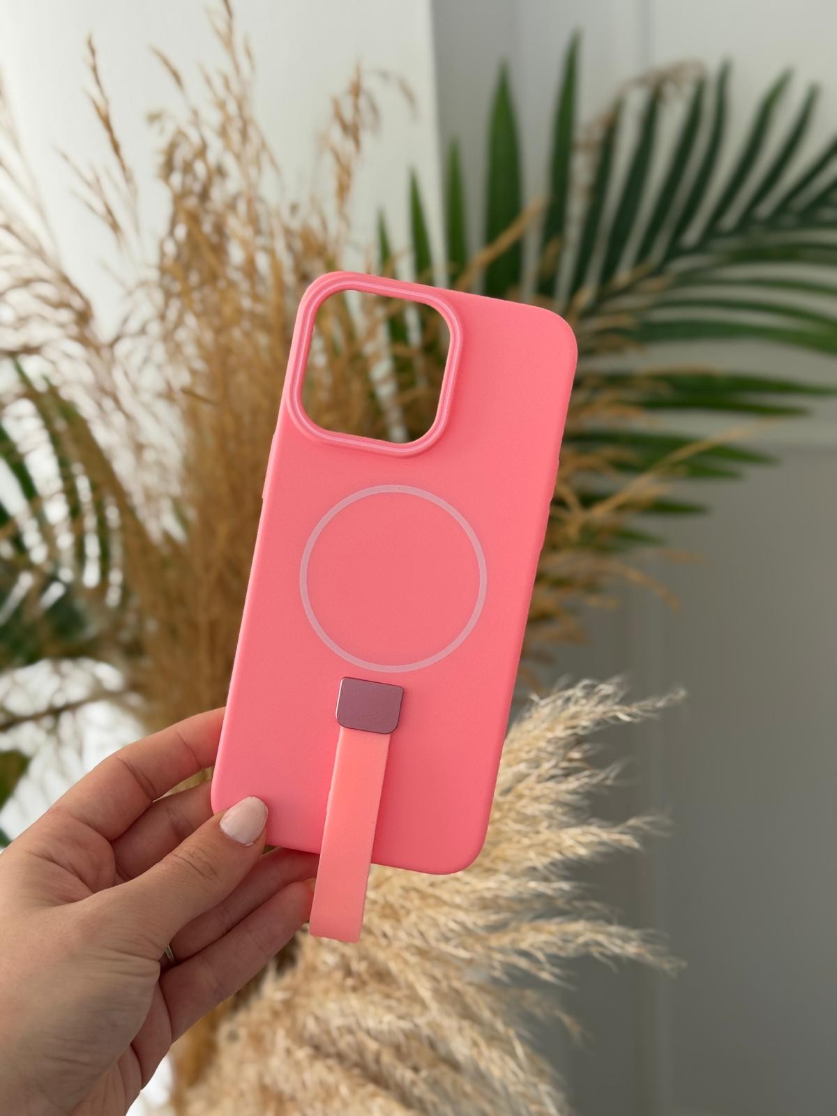 Mika Magsafe Silikon Tutuculu Pembe Kılıf