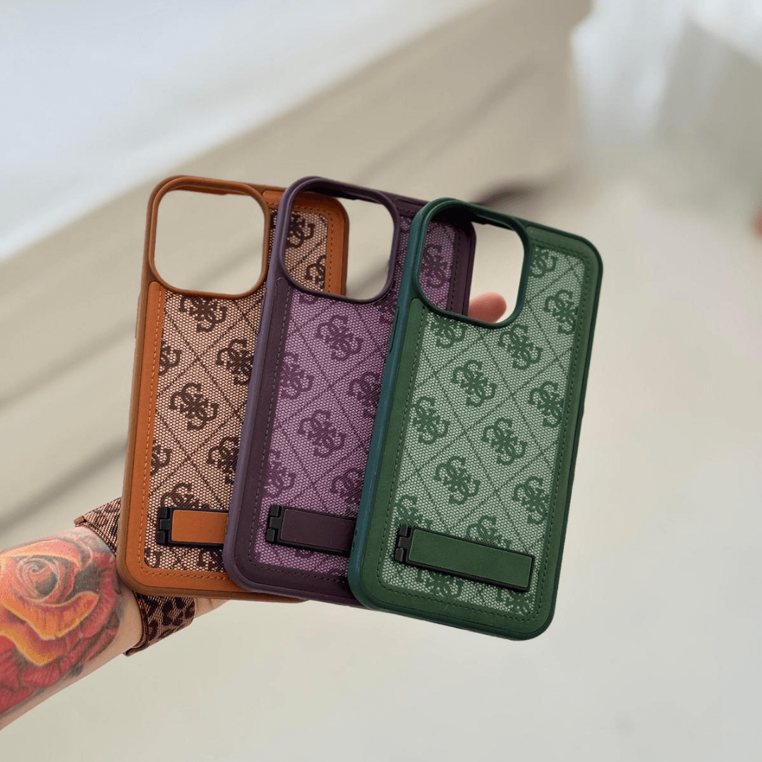 Guess Standlı Derin Mor Telefon Kılıfı