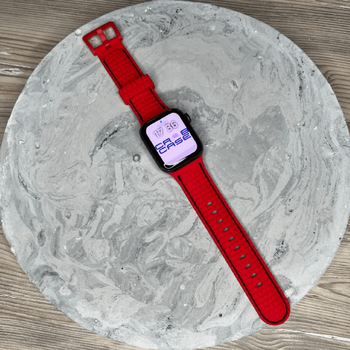 Apple Watch Deri Görünümlü Kırmızı Silikon Kordon