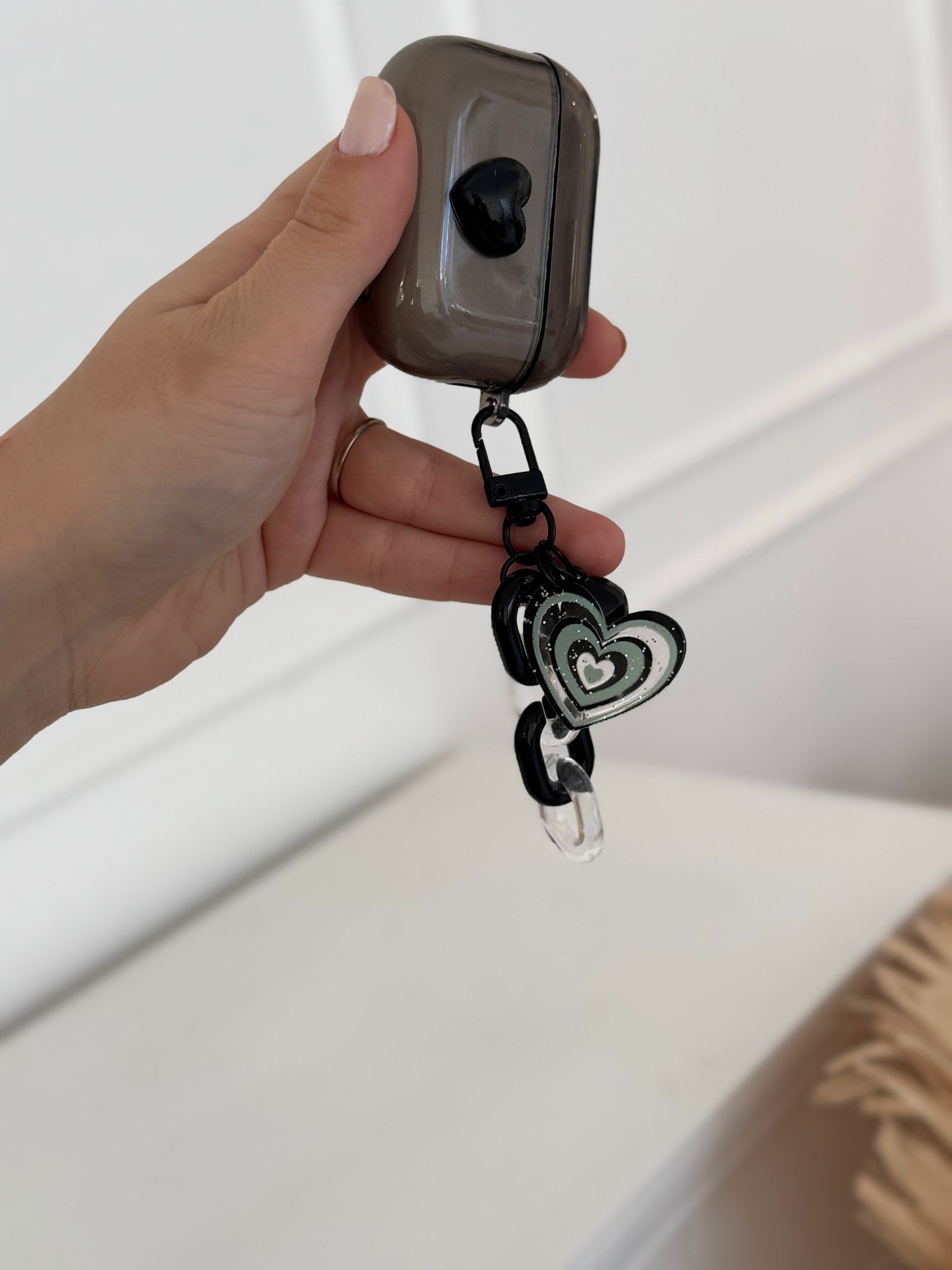 AirPods Siyah Kalpli Charmlı Kılıf
