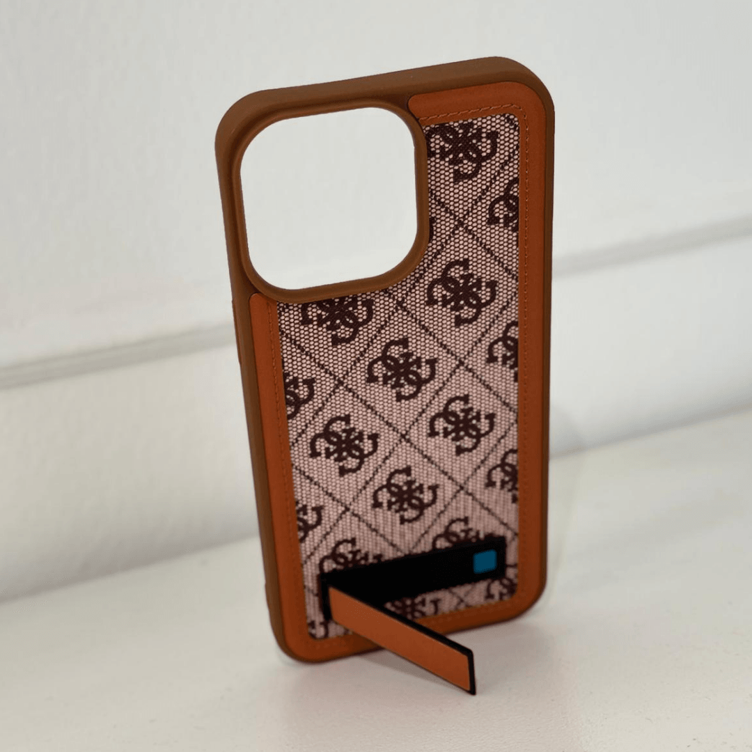 Guess Standlı Kahverengi Telefon Kılıfı