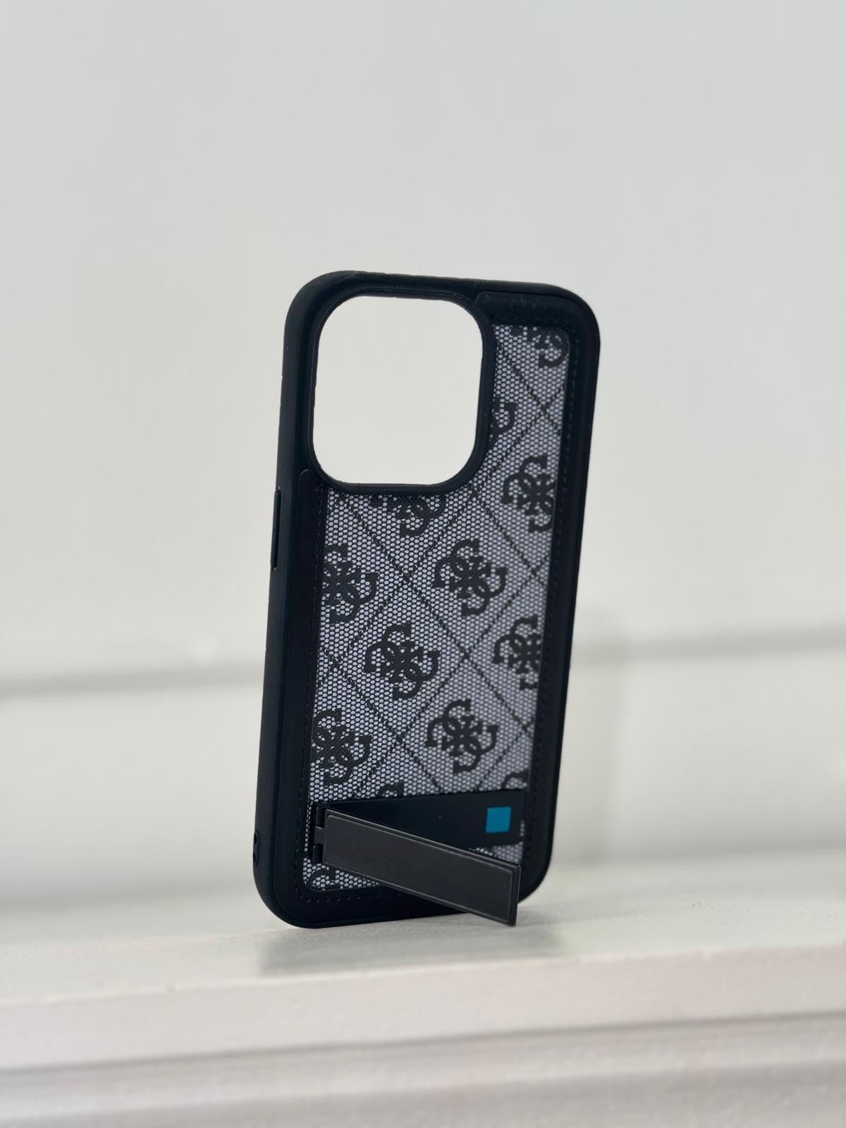 Guess Standlı Lacivert Telefon Kılıfı