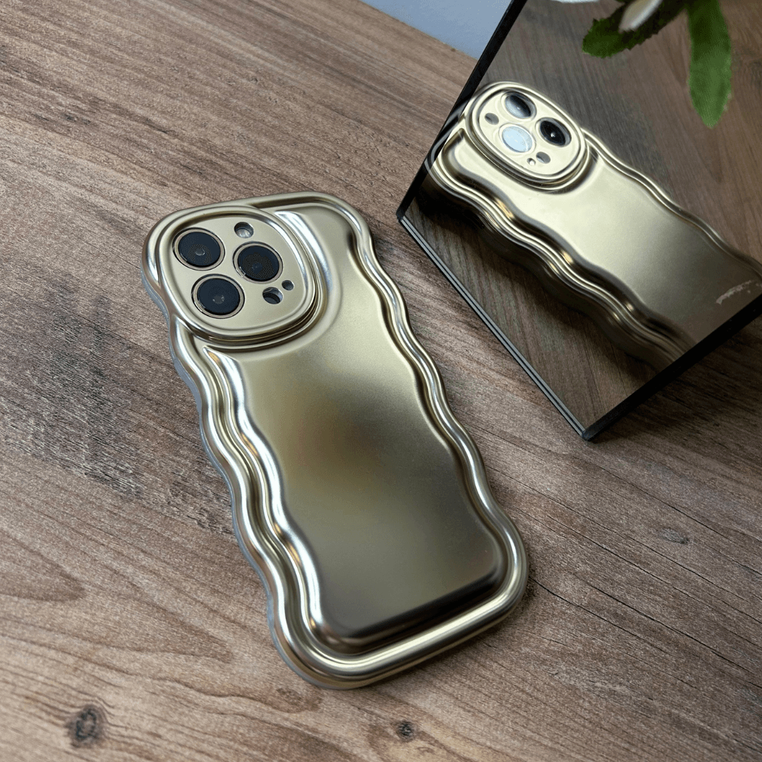 Zigzag Çerçeveli Gold Telefon Kılıfı