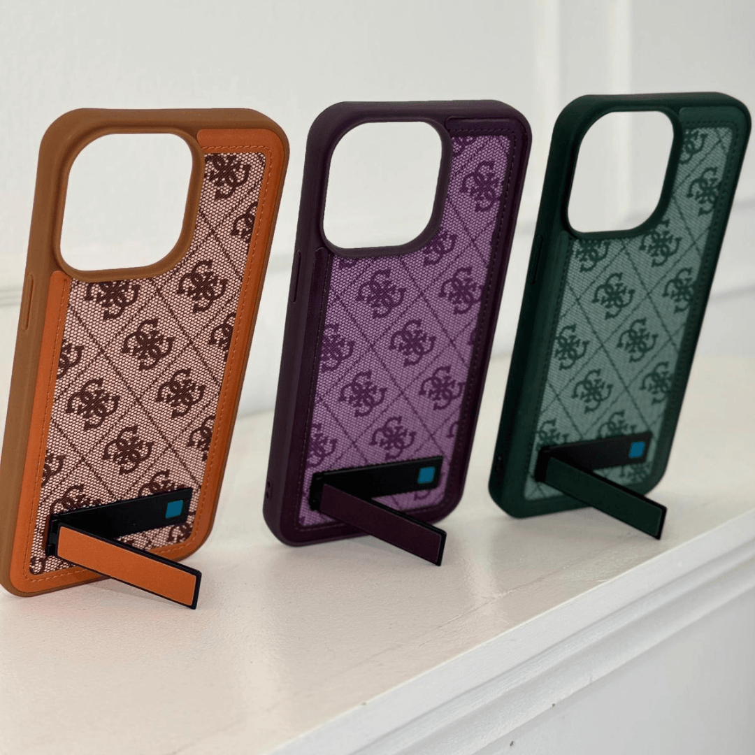 Guess Standlı Kahverengi Telefon Kılıfı