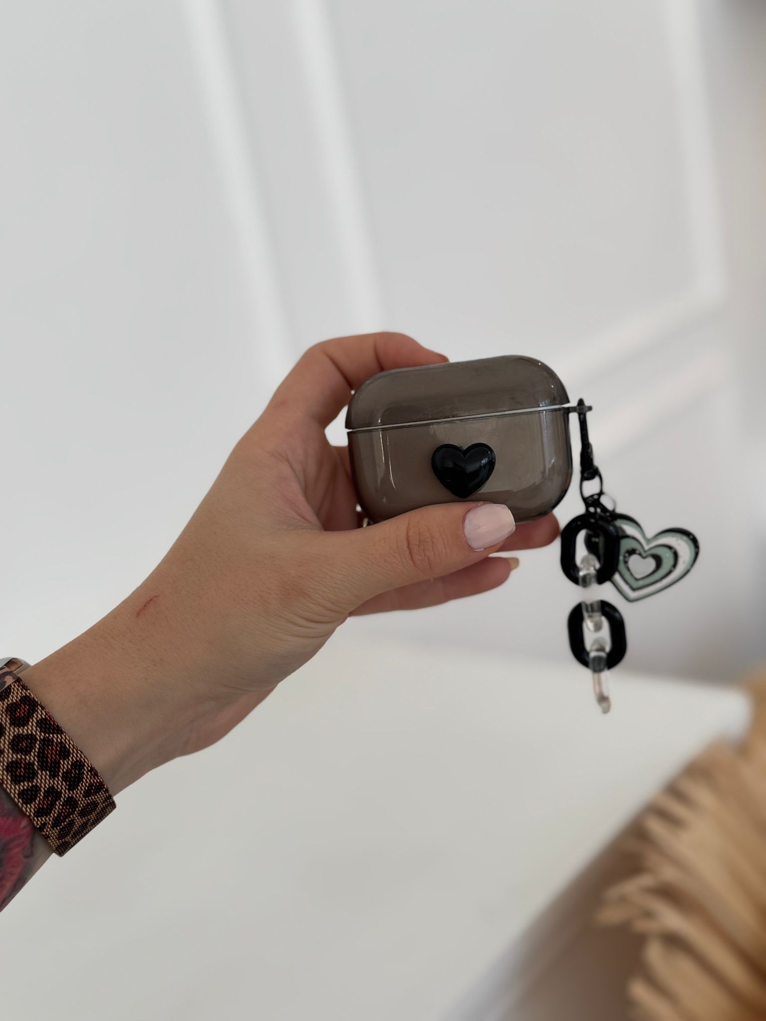 AirPods Siyah Kalpli Charmlı Kılıf