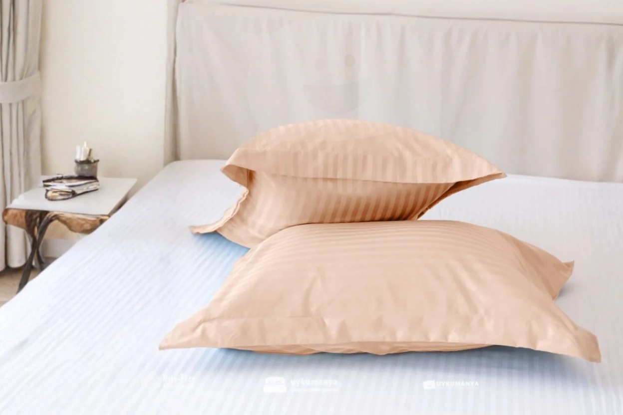 Uykumanya Otel Serisi Lüks Çizgili Saten Oxford Yastık Kılıfı (2 Adet, Krem Cappuccino)