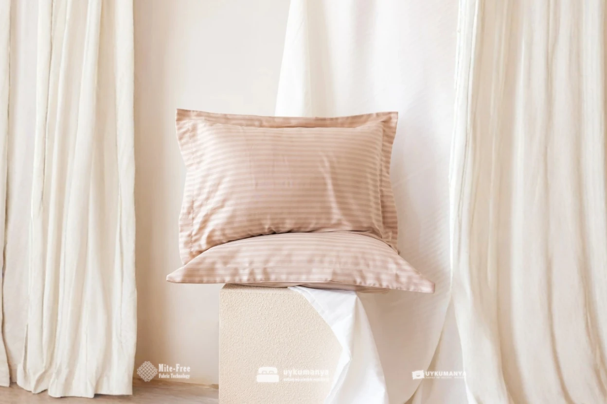 Uykumanya Otel Serisi Lüks Çizgili Saten Oxford Yastık Kılıfı (2 Adet, Krem Cappuccino)