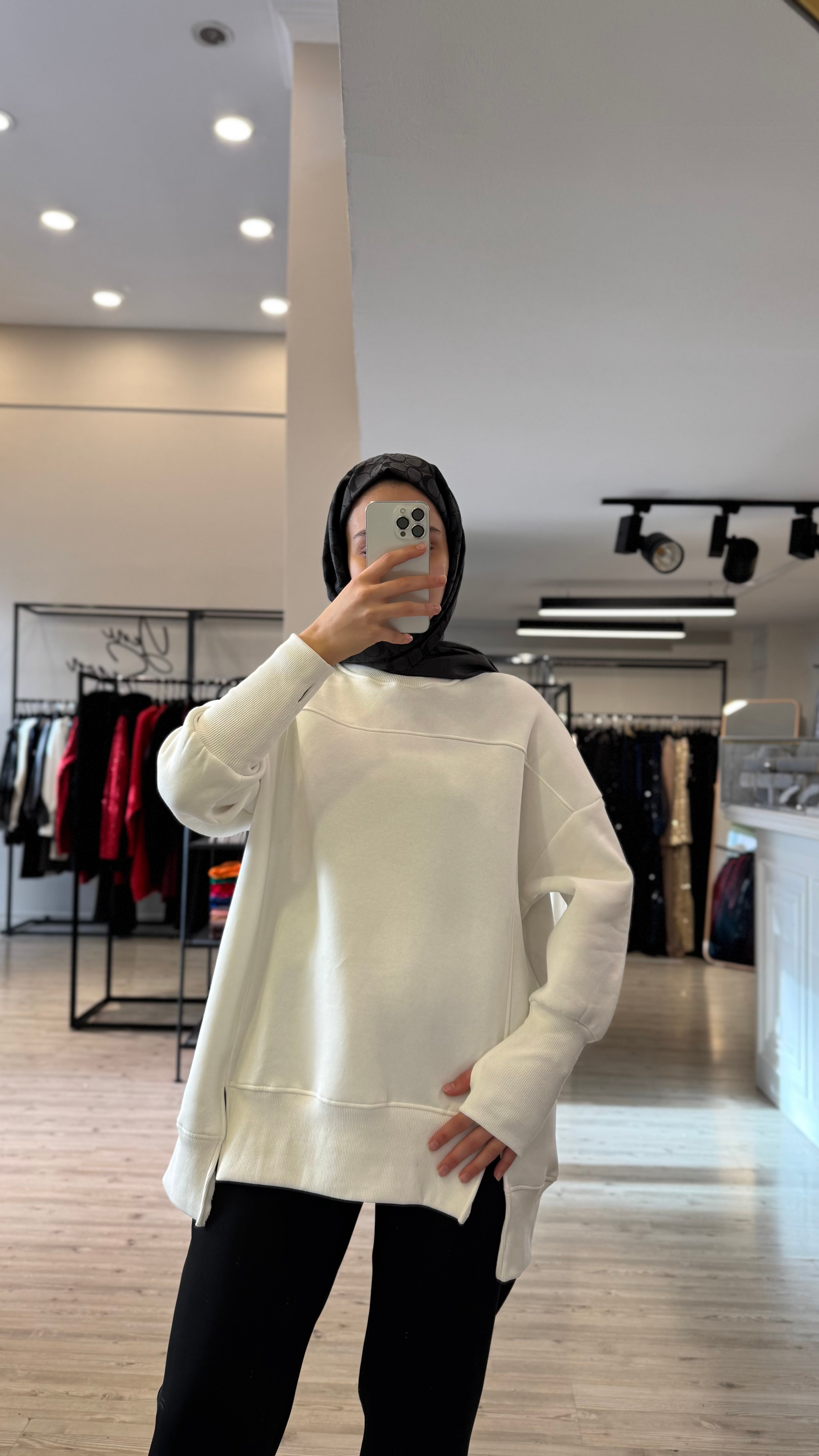 Uzun Kesimli Sweat - Beyaz