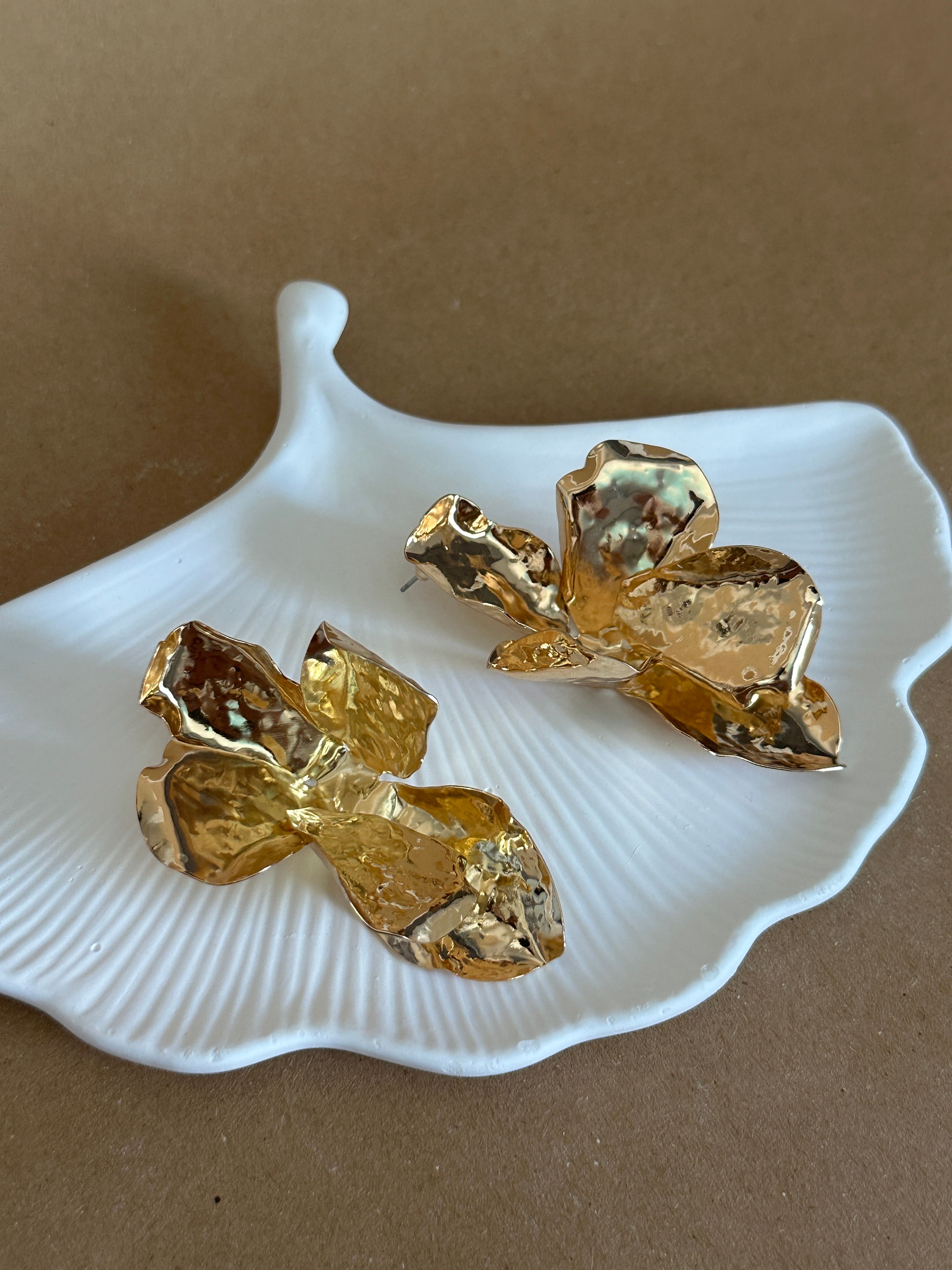 Gold Çiçek Formlu Küpe