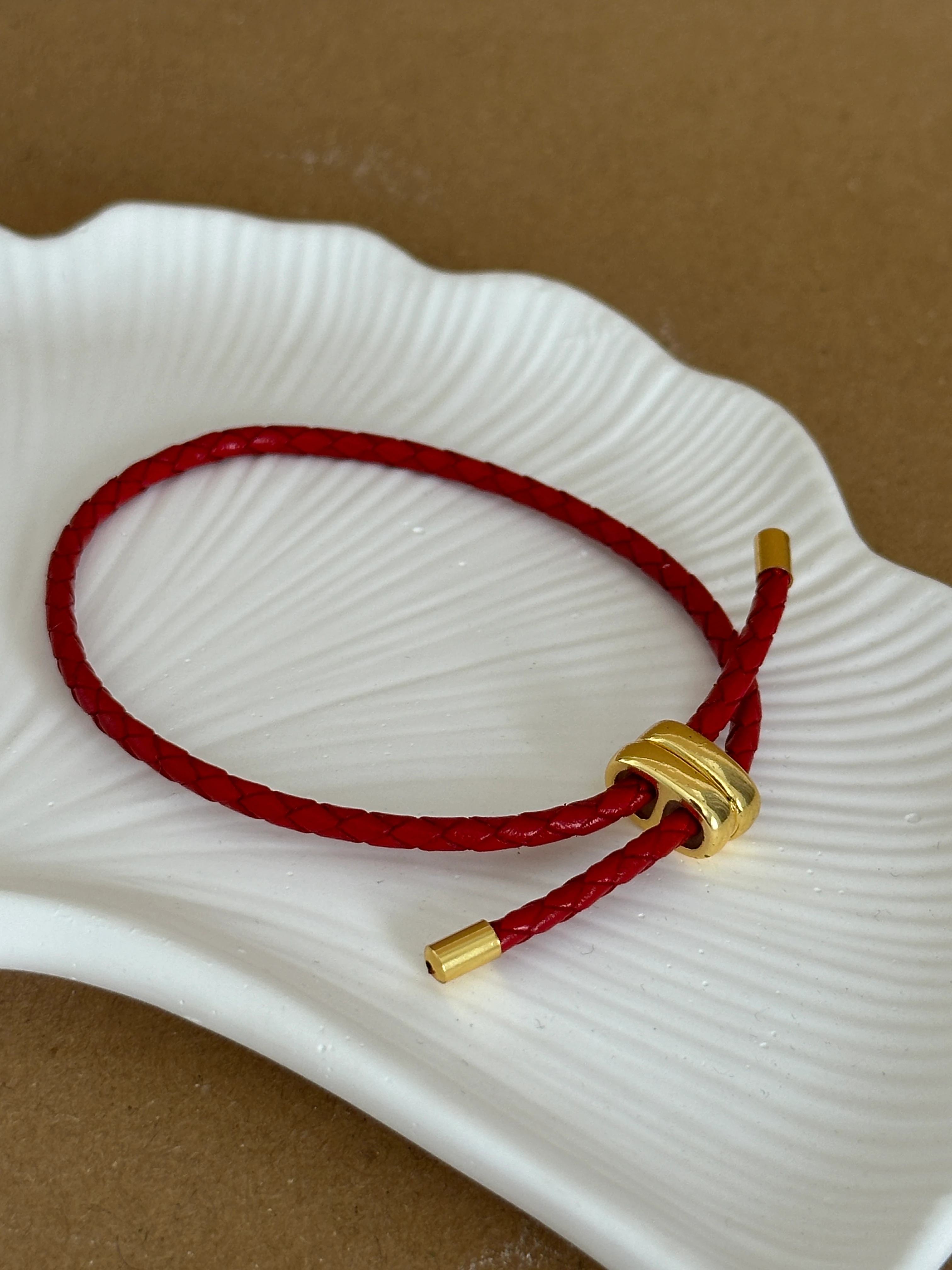 Kırmızı Örgü İp Bileklik