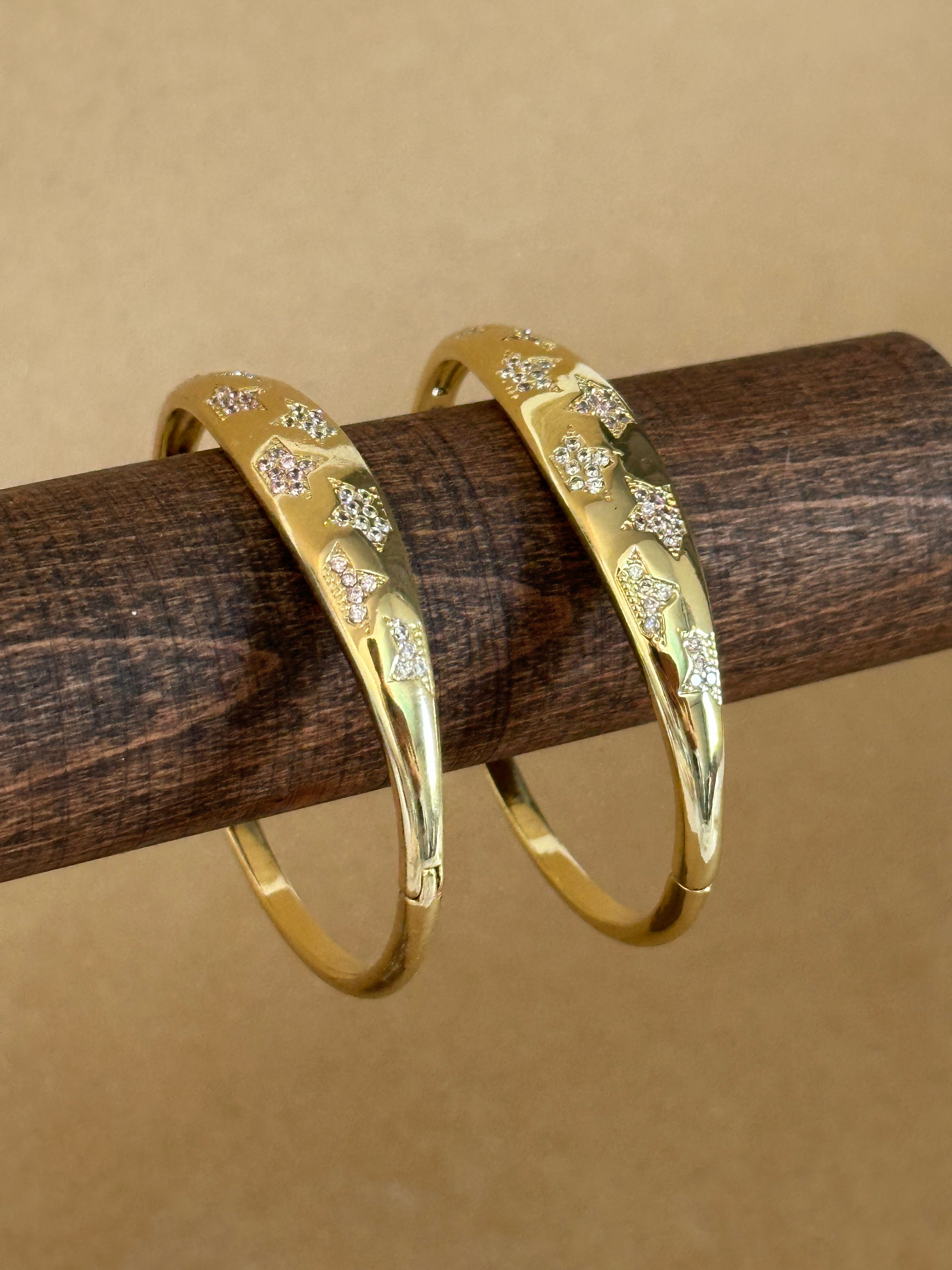 Gold Taşlı Yıldız Kelepçe