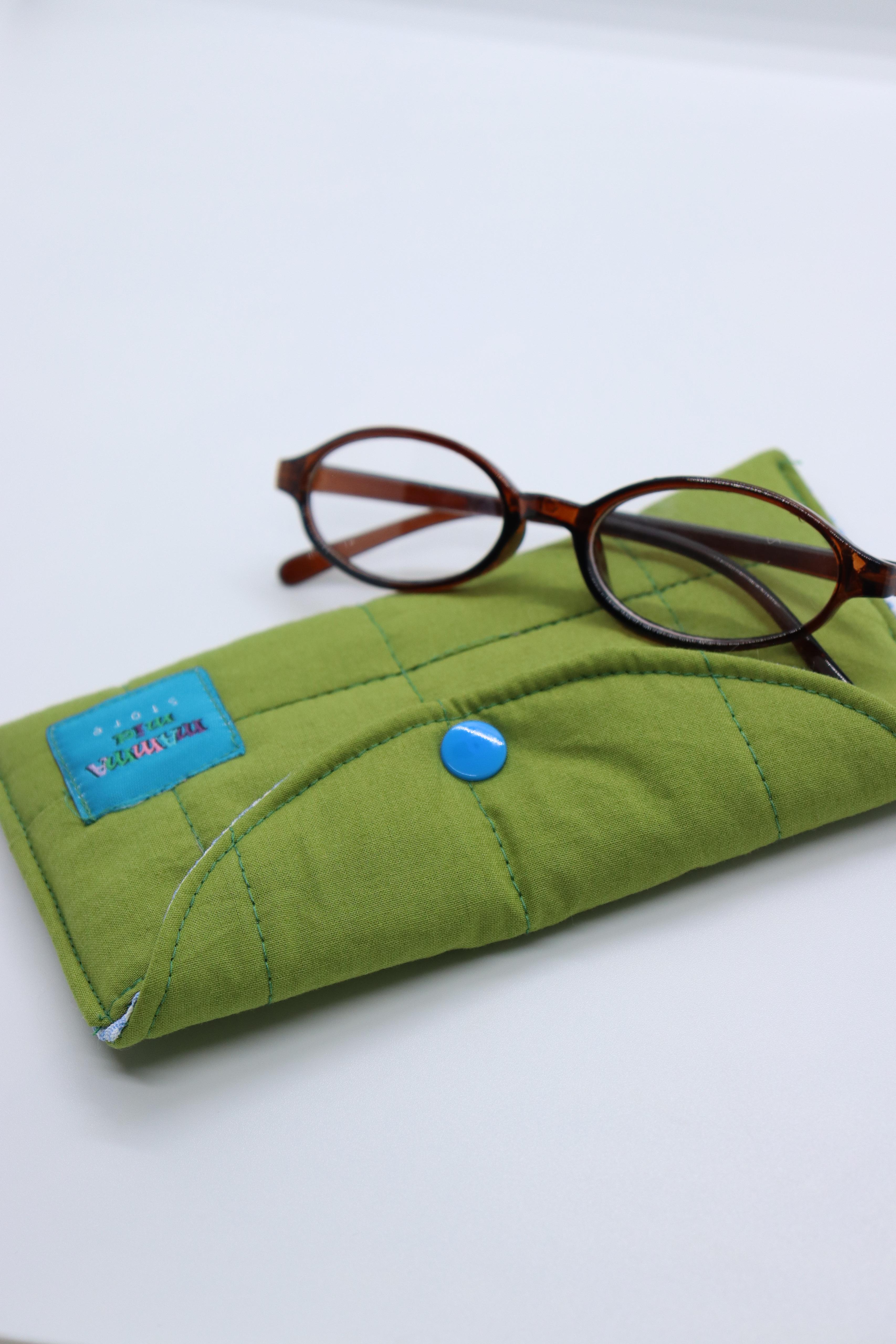 Yeşil Gözlük Kılıfı