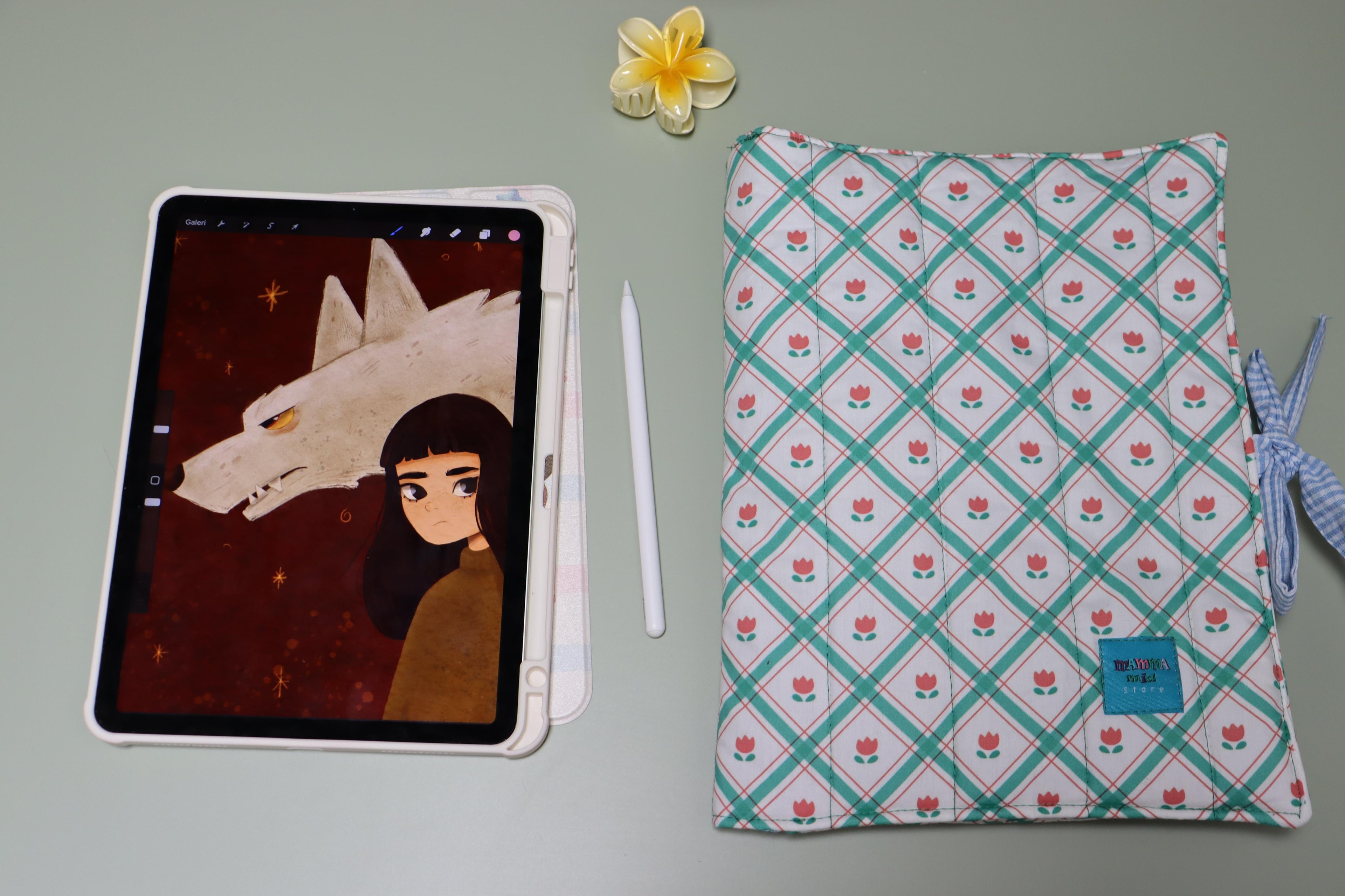 Ekose Lale Tablet Çantası