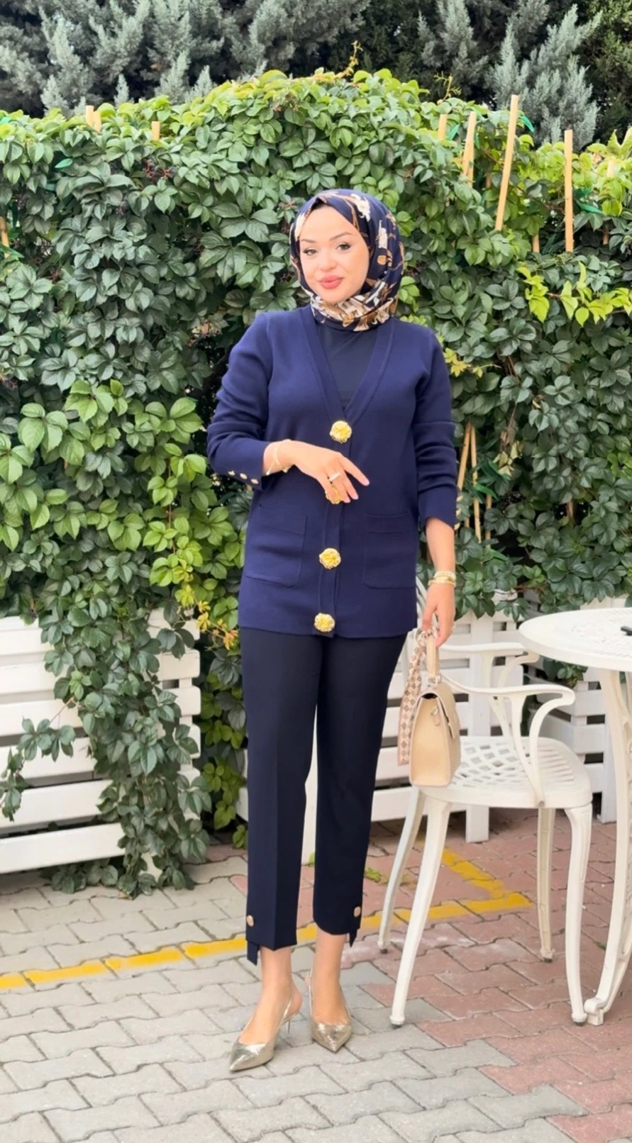 GOLD DÜĞMELİ TRİKO HIRKA