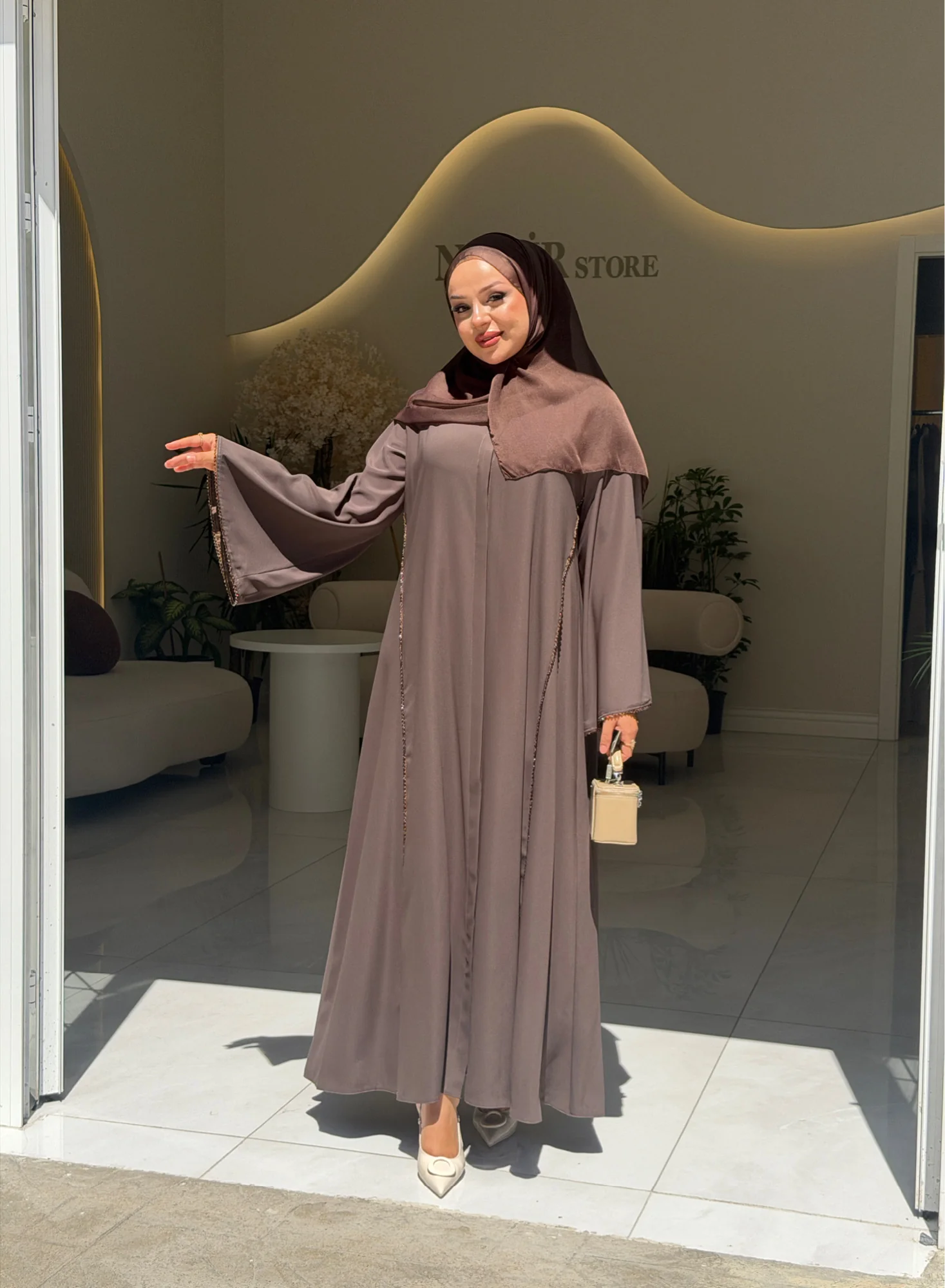ŞERİT DETAYLI BONCUKLU ABAYA