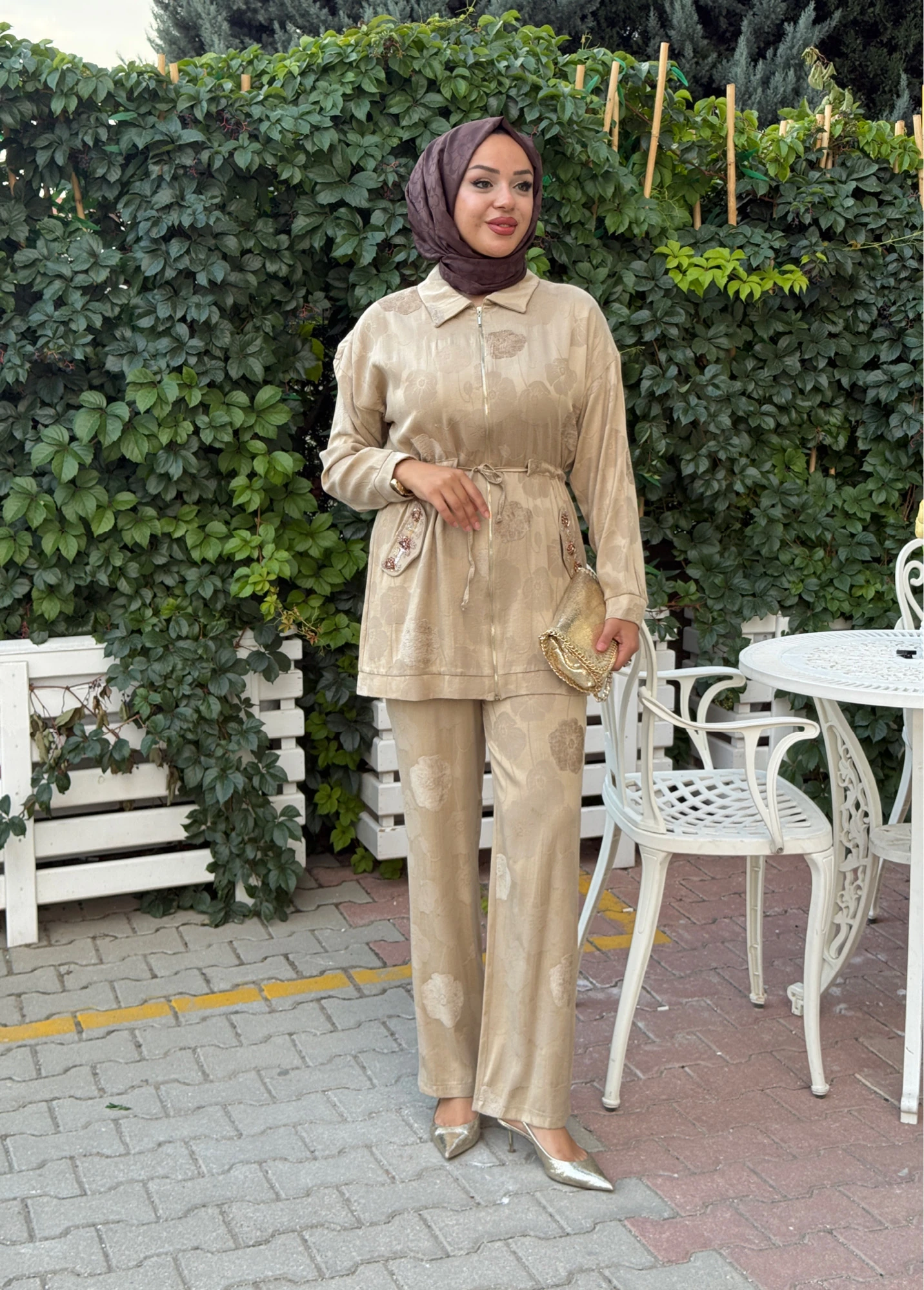 KEDNİNDEN DESENLİ İPEK QUPRA TAKIM