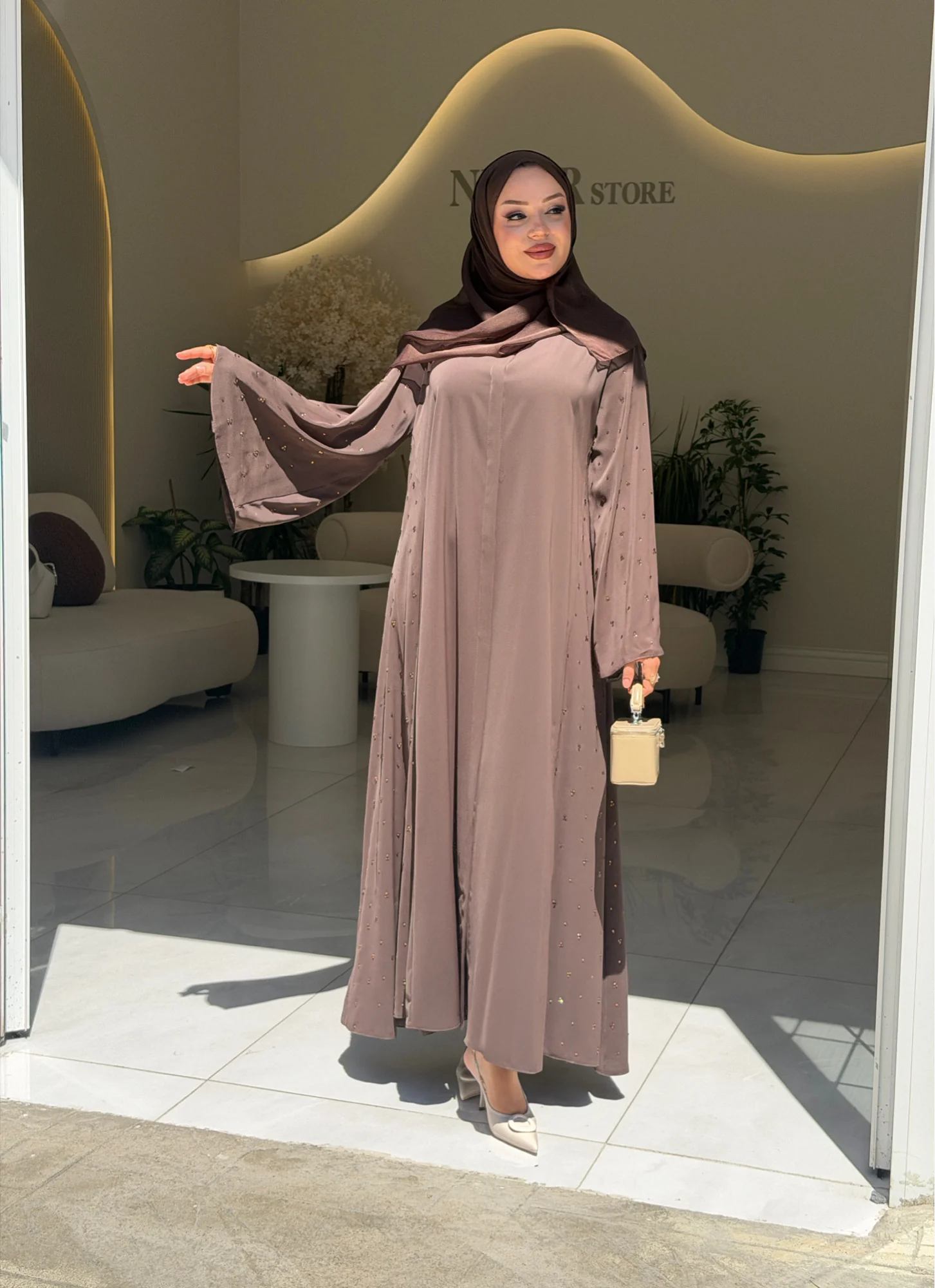KOLLARI TAŞ DETAYLI ABAYA