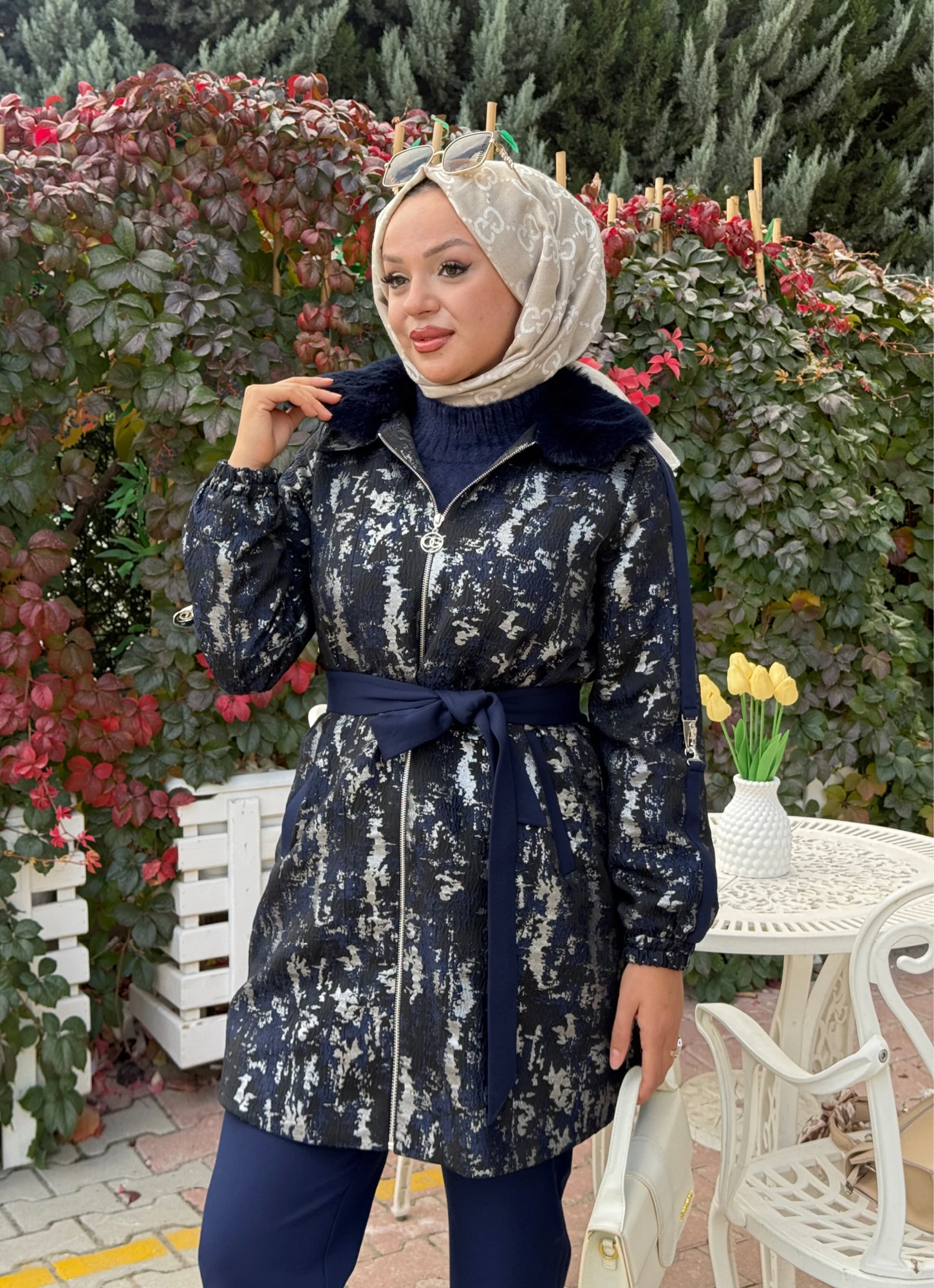 KENDİNDEN DESENLİ JAKARLI CEKET