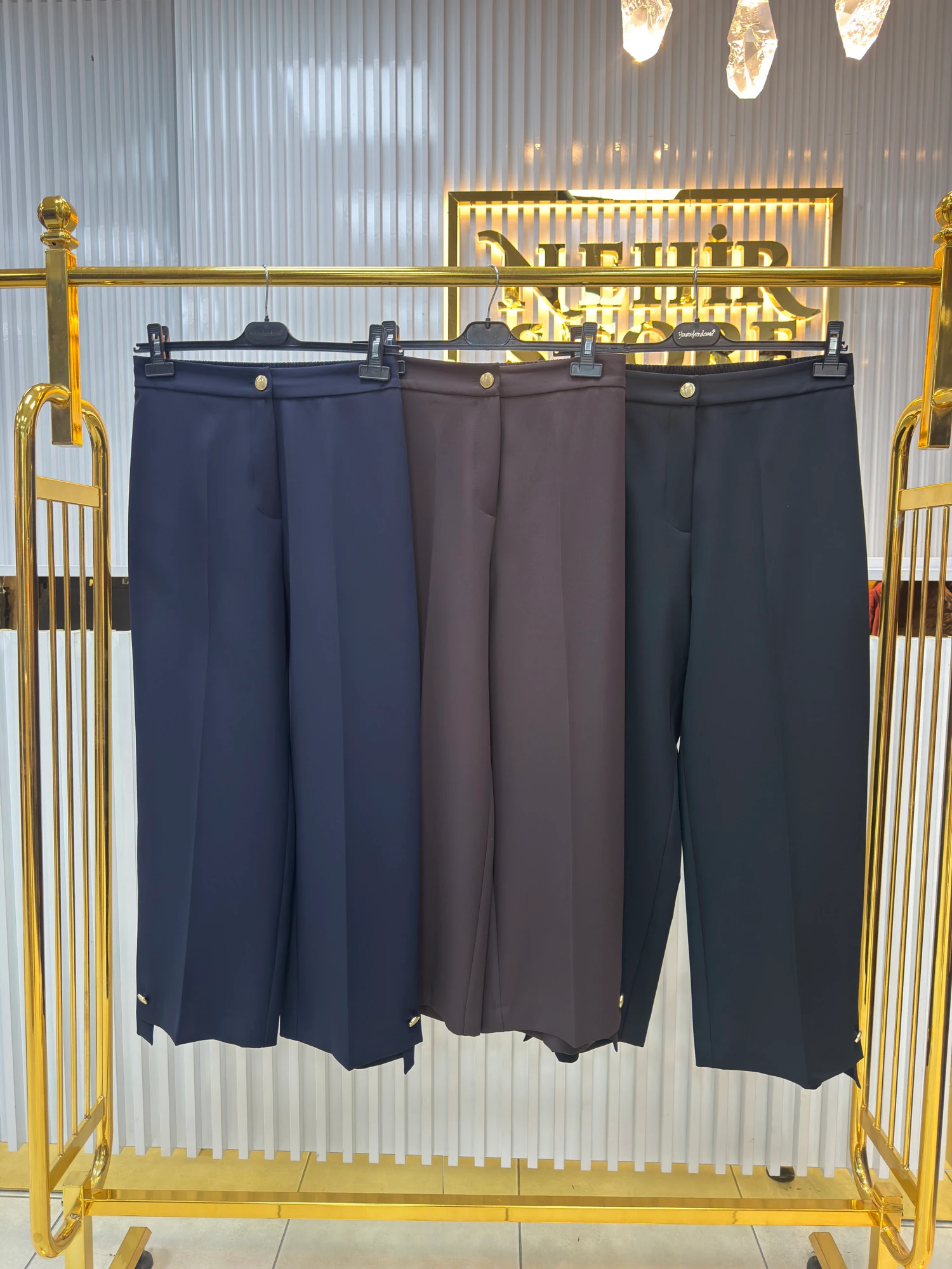 ÖN VE PAÇA GOLD DÜĞMELİ PANTOLON