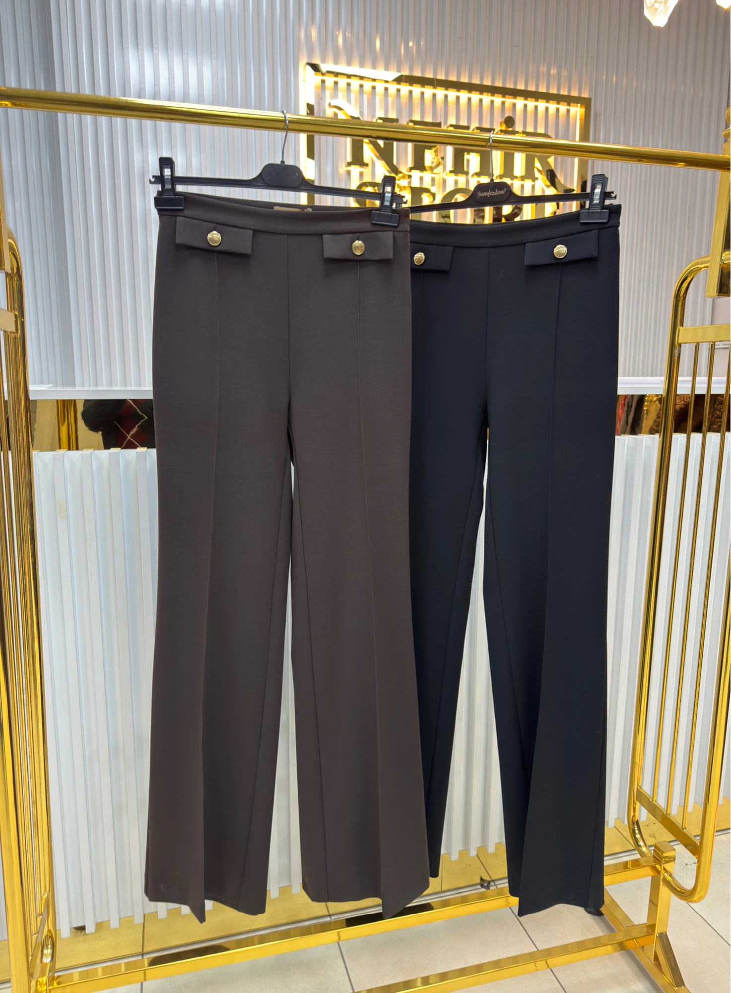 CEPLERİ DÜĞMELİ PANTOLON