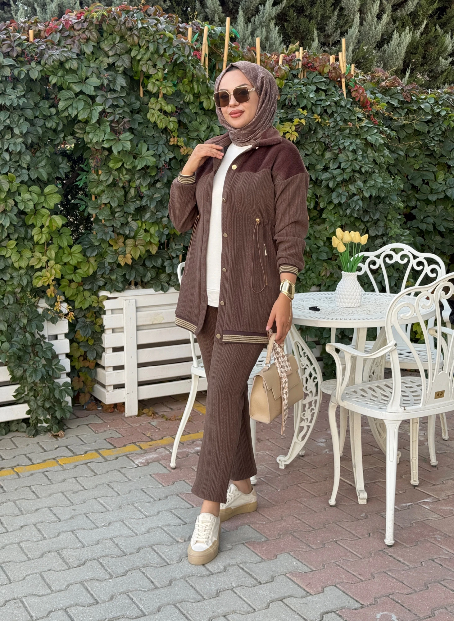 ANGORA DETAYLI BELDEN BÜZGÜLÜ TAKIM