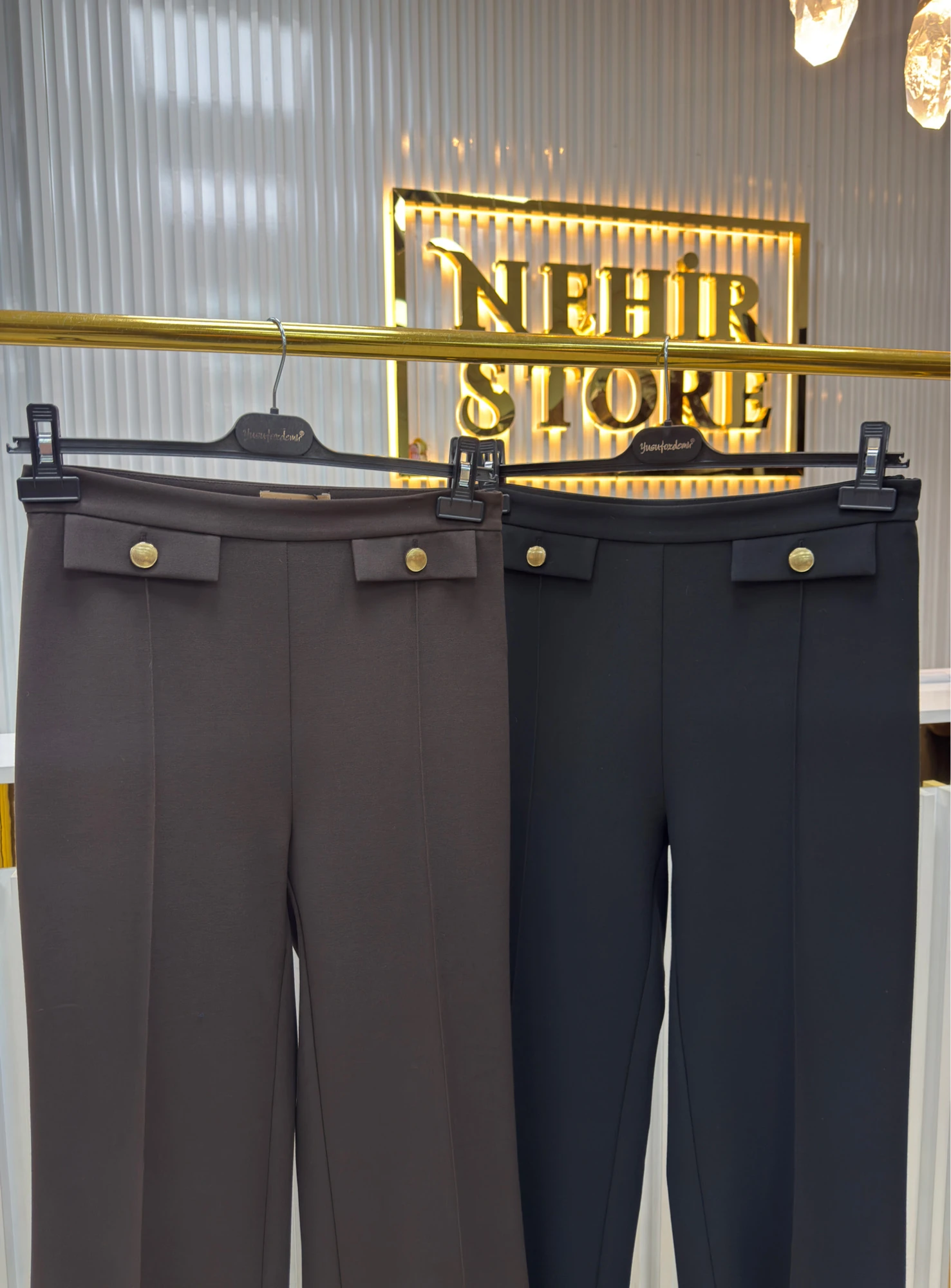 CEPLERİ DÜĞMELİ PANTOLON