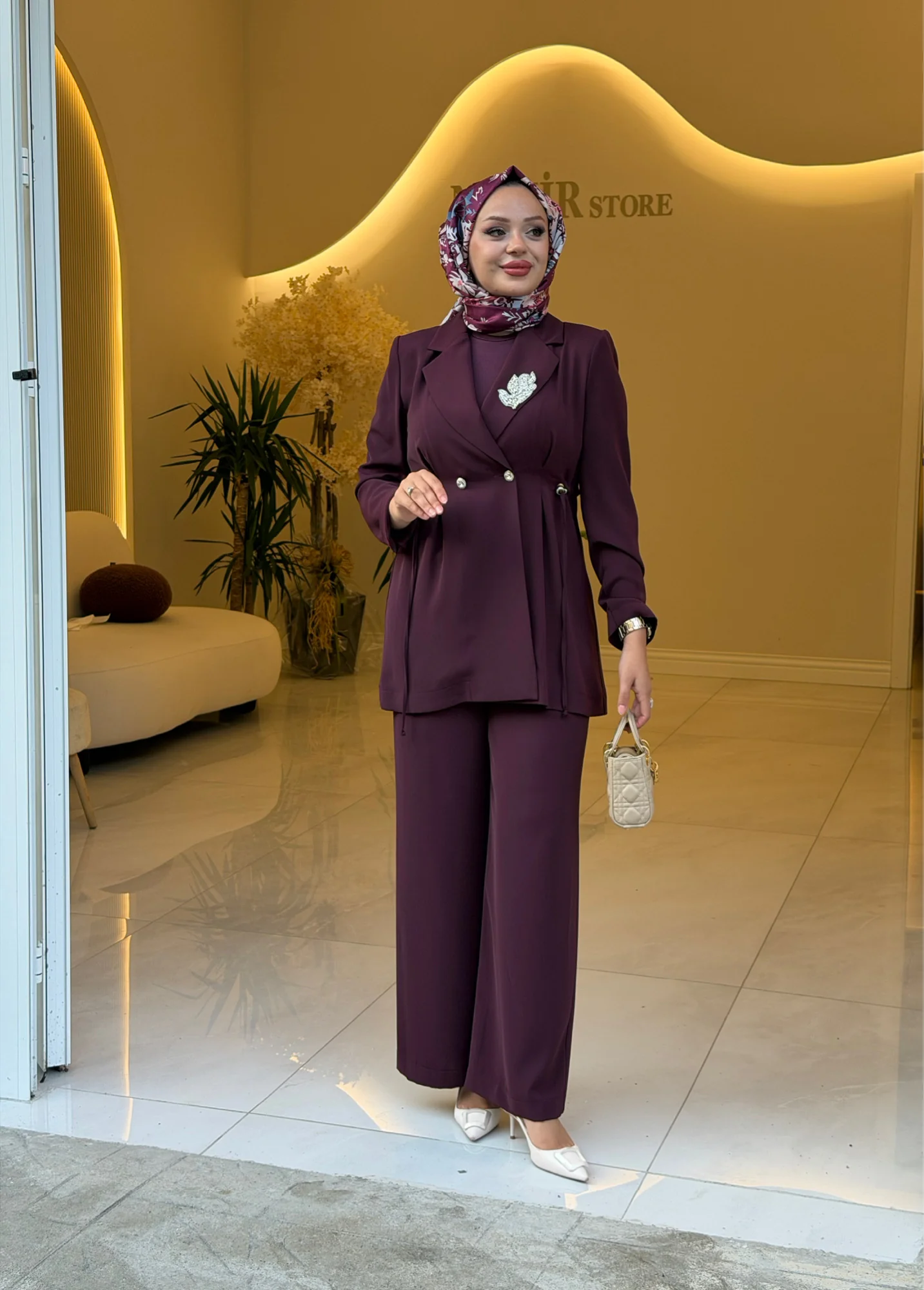 DÜĞME VE BROŞ DETAYLI BLAZER TAKIM