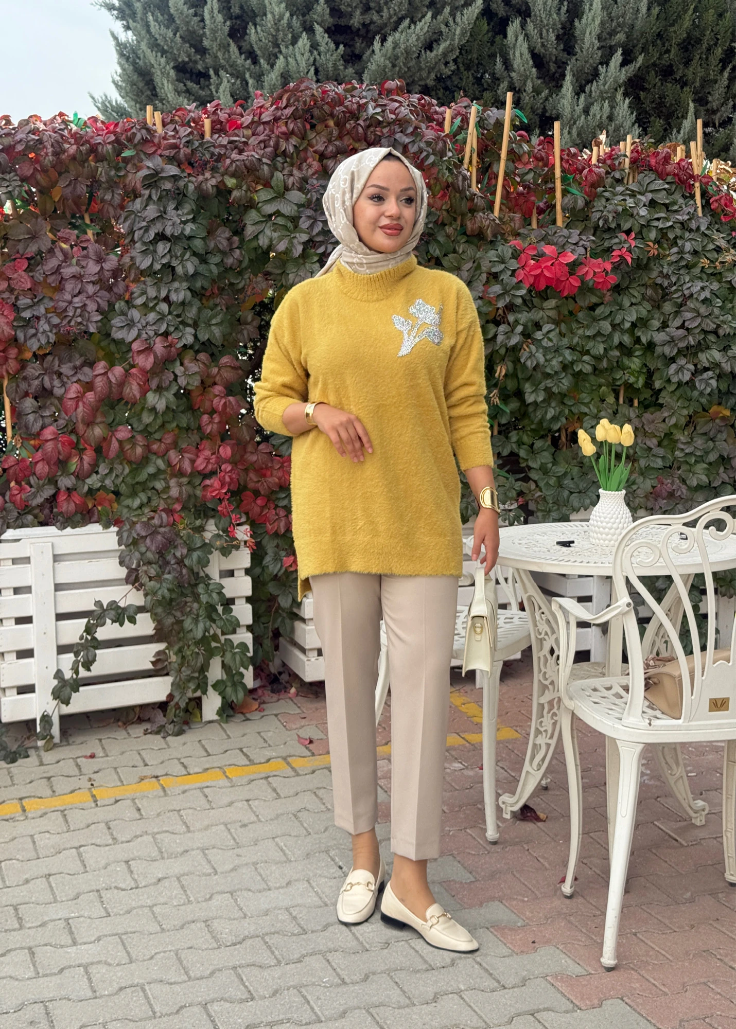 ÇİÇEK TAŞLI ANGORA KAZAK