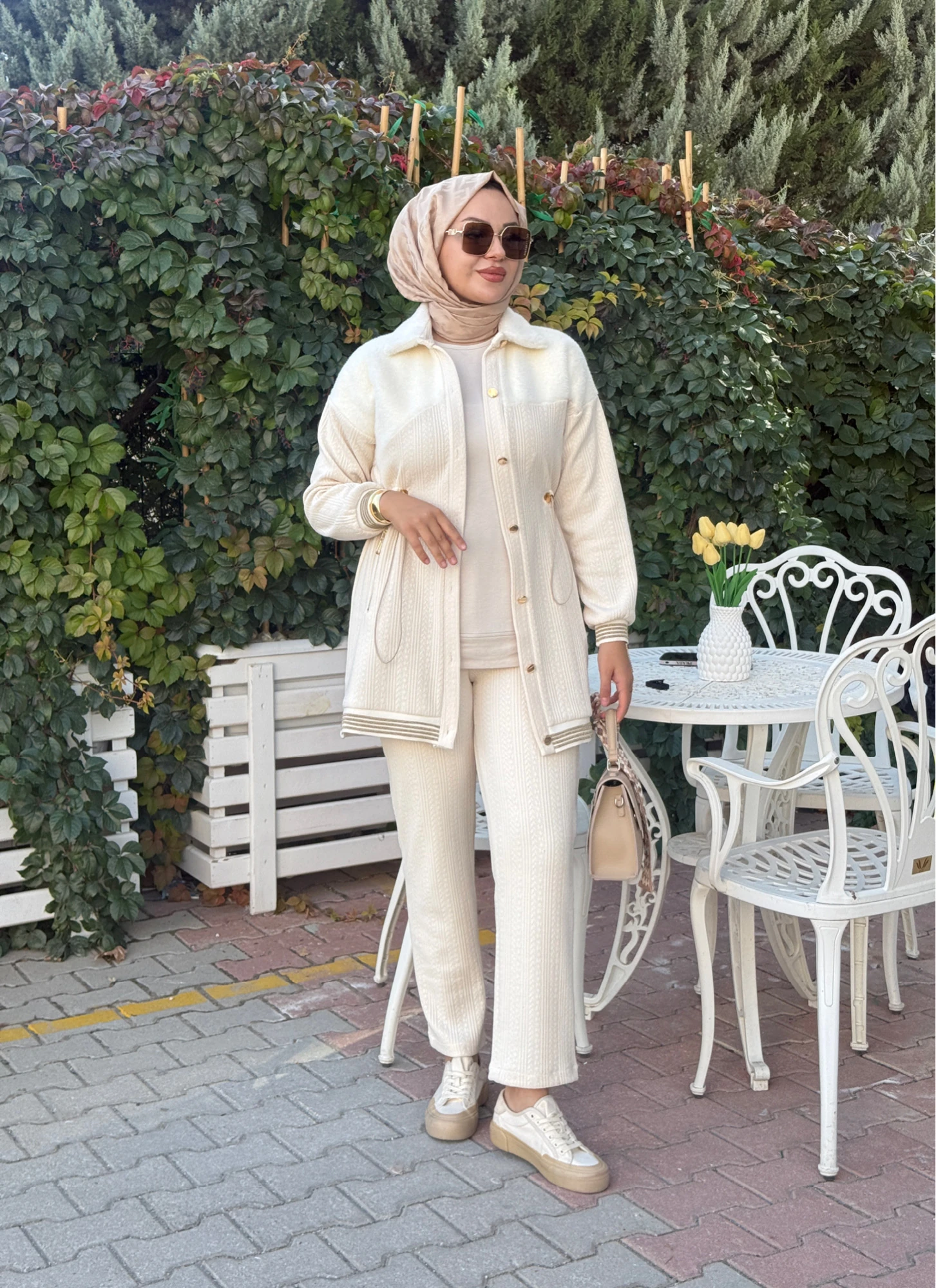 ANGORA DETAYLI BELDEN BÜZGÜLÜ TAKIM