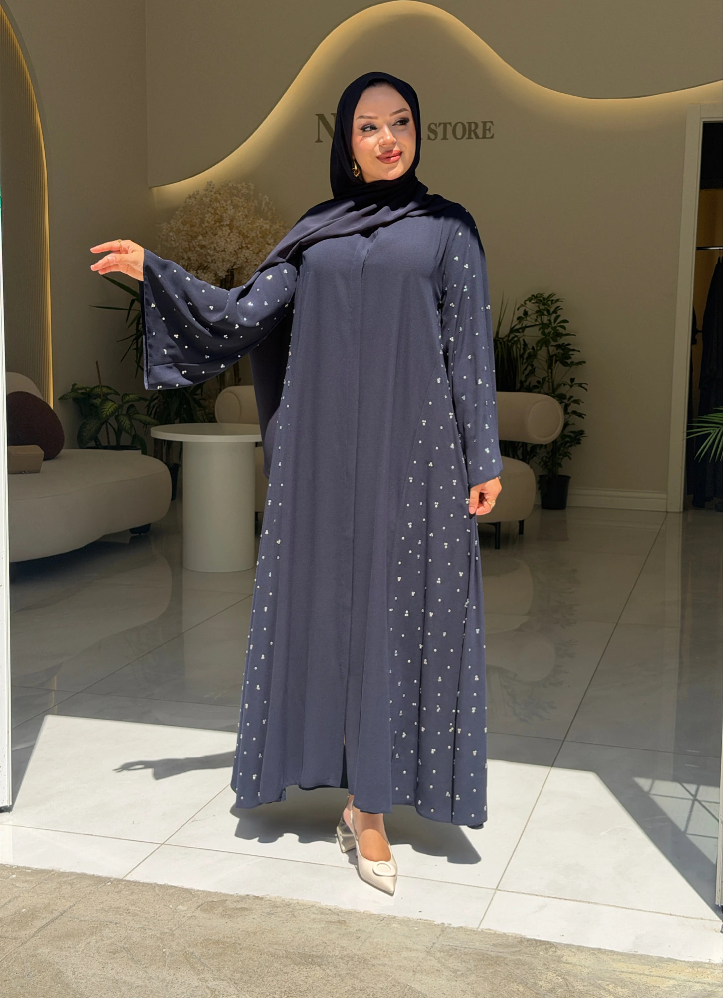 KOLLARI TAŞ DETAYLI ABAYA