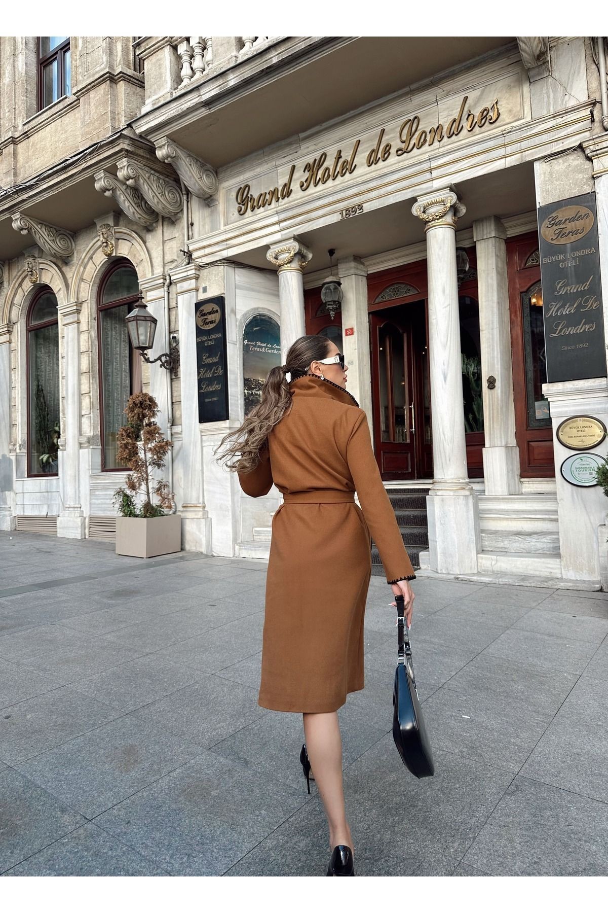 Kadın İthal Kaşe Kumaş Gömlek Yaka Cepli Astarlı Gül Detaylı Tasarım Kaban - kahve