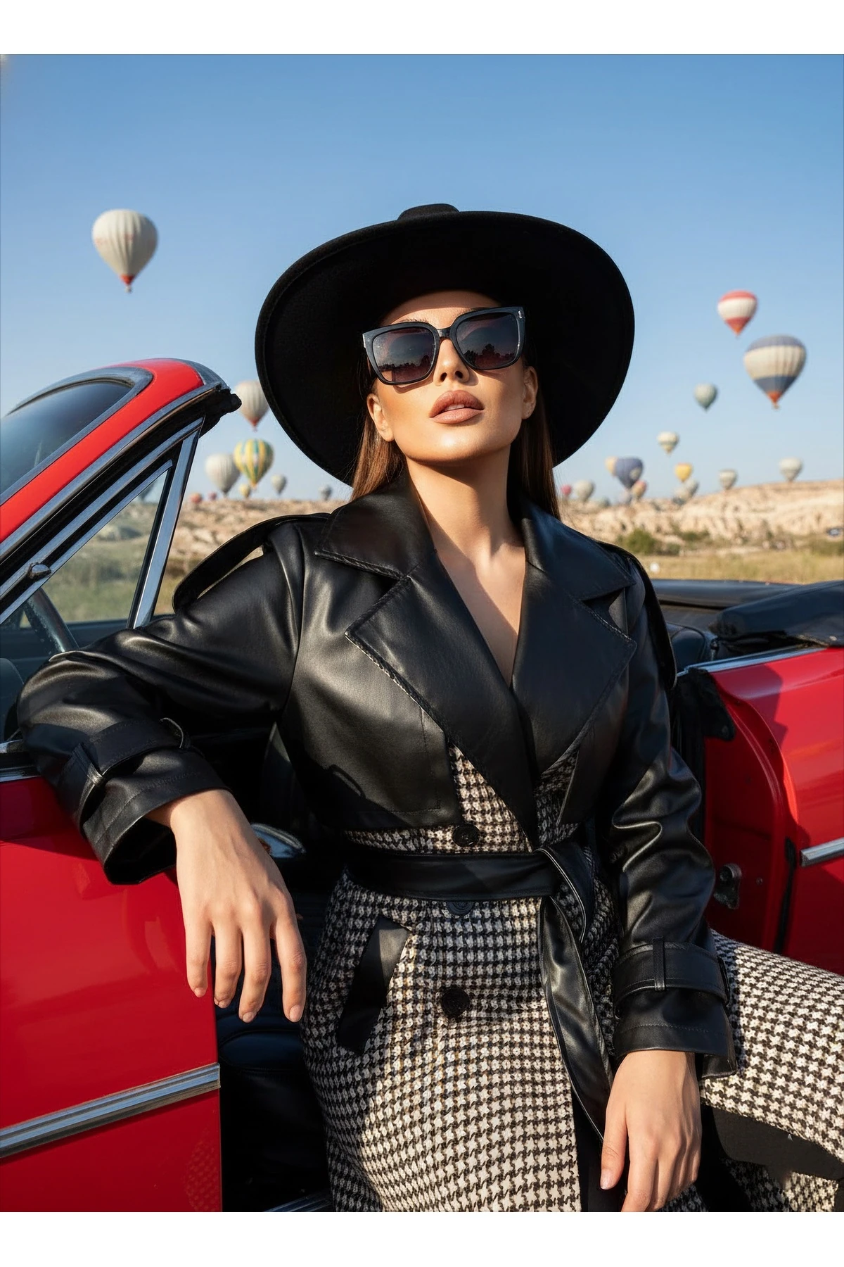 İthal Kumaştan Deri Detaylı Kuşaklı Düğmeli Astarlı Özel Tasarım Kareli Maxi Kaban - Siyah