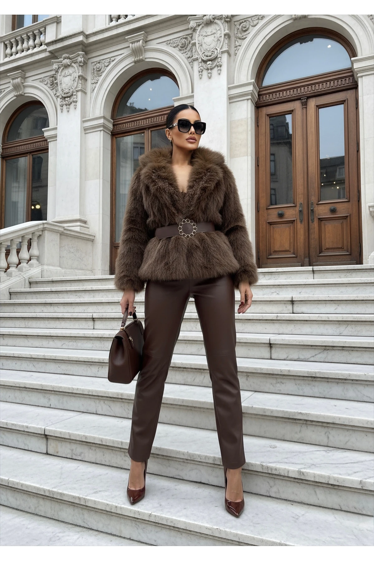 İthal Kürkten Taş İşlemeli Kemerli Astarlı Özel Tasarım Mont - Kahverengi