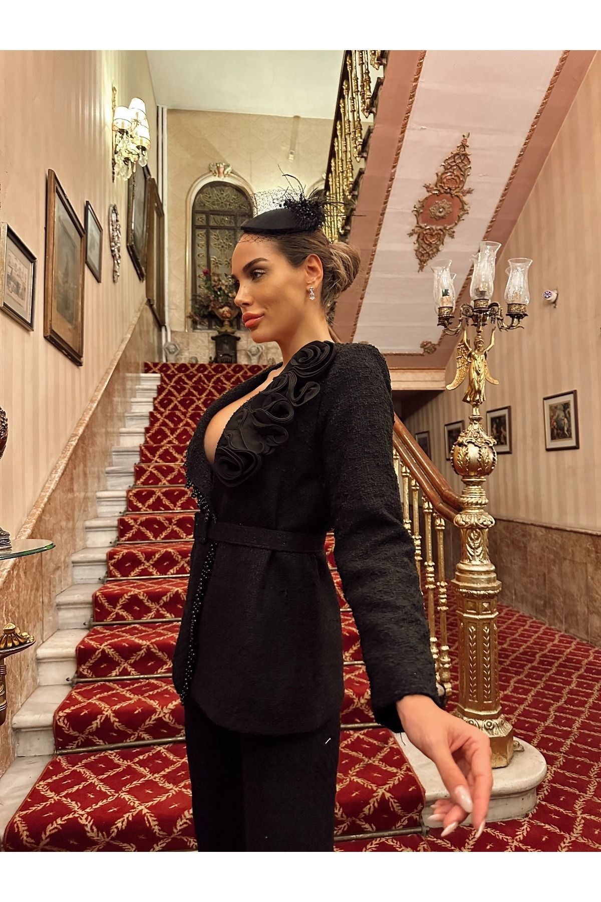 Kadın İthal Tüvit Kumaş İnci İşlemeli Kemer Ve Gül Detaylı Astarlı Özel Tasarım Takım - Siyah
