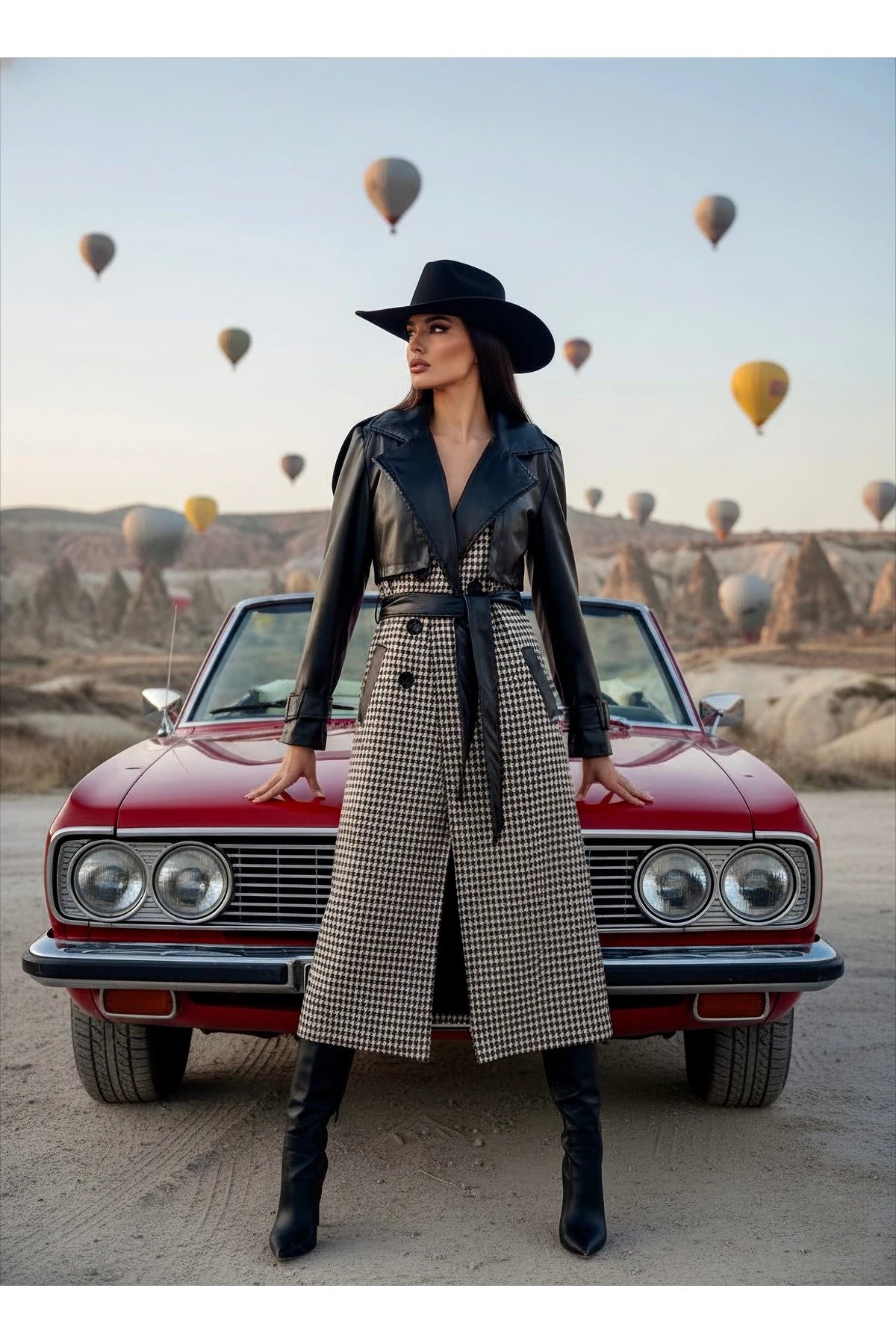 İthal Kumaştan Deri Detaylı Kuşaklı Düğmeli Astarlı Özel Tasarım Kareli Maxi Kaban - Siyah