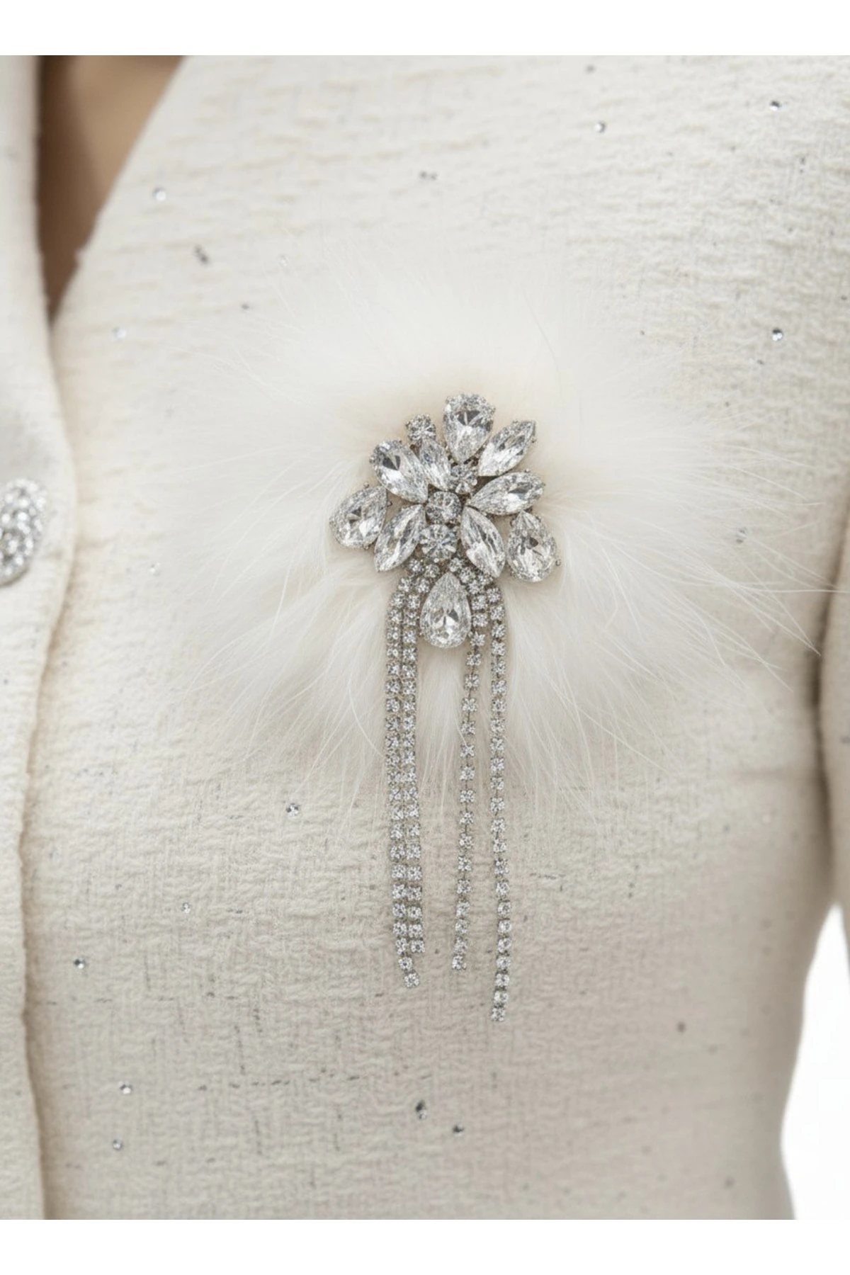 İthal Tüvit Kumaş Taş Ve Zincirli Broş Dahil Astarlı Düğme Detaylı Astarlı Özel Tasarım Takım - Beyaz