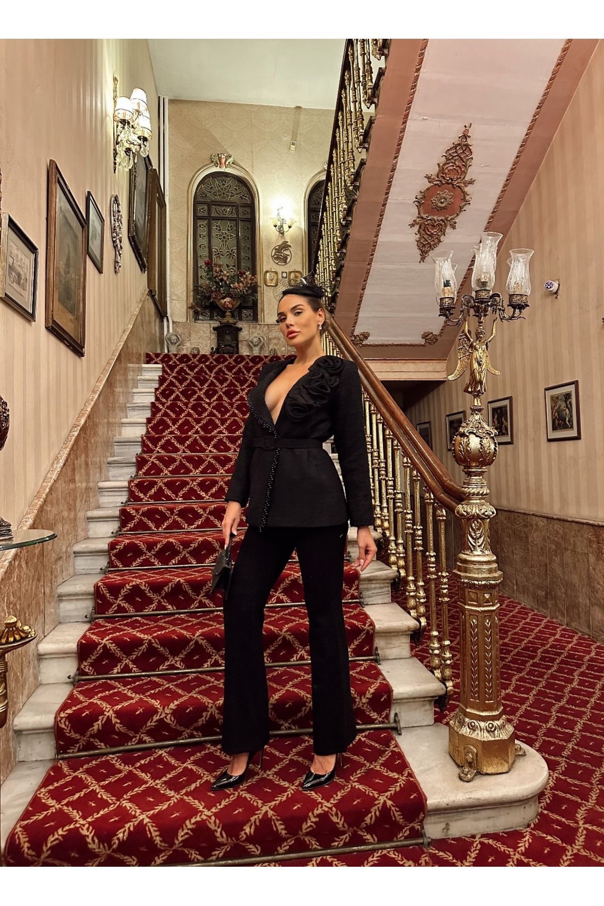 Kadın İthal Tüvit Kumaş İnci İşlemeli Kemer Ve Gül Detaylı Astarlı Özel Tasarım Takım - Siyah