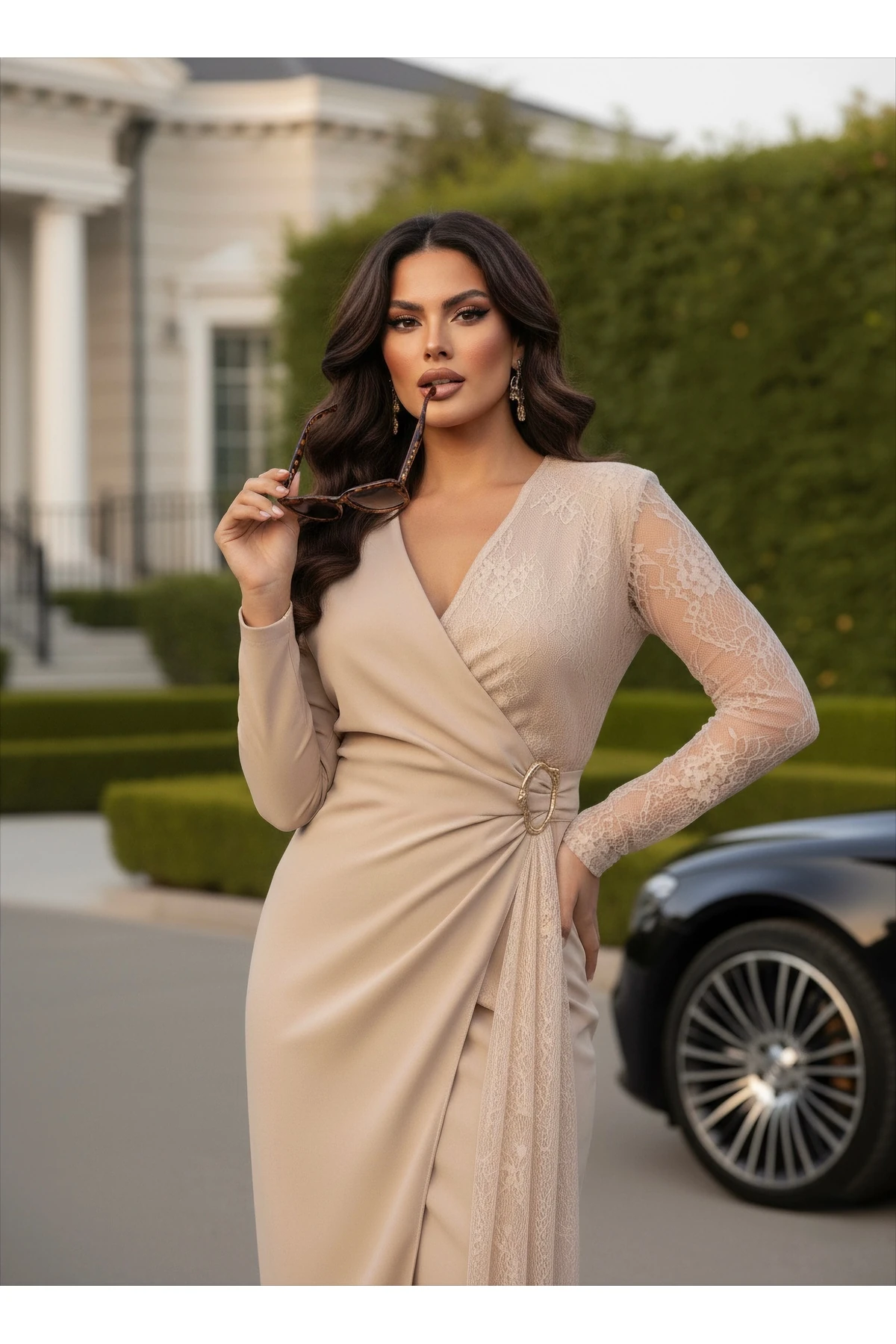 İthal Krep & Dantel Kumaş Toka Detaylı Astarlı Özel Tasarım Maxi Elbise