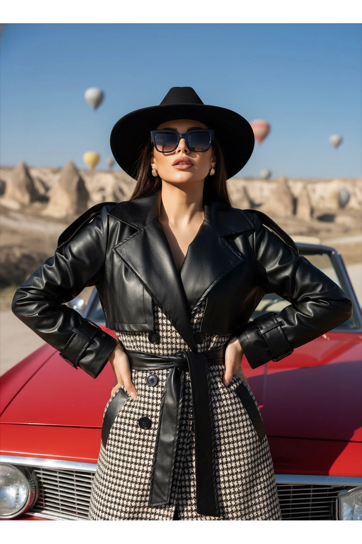 İthal Kumaştan Deri Detaylı Kuşaklı Düğmeli Astarlı Özel Tasarım Kareli Maxi Kaban - Siyah