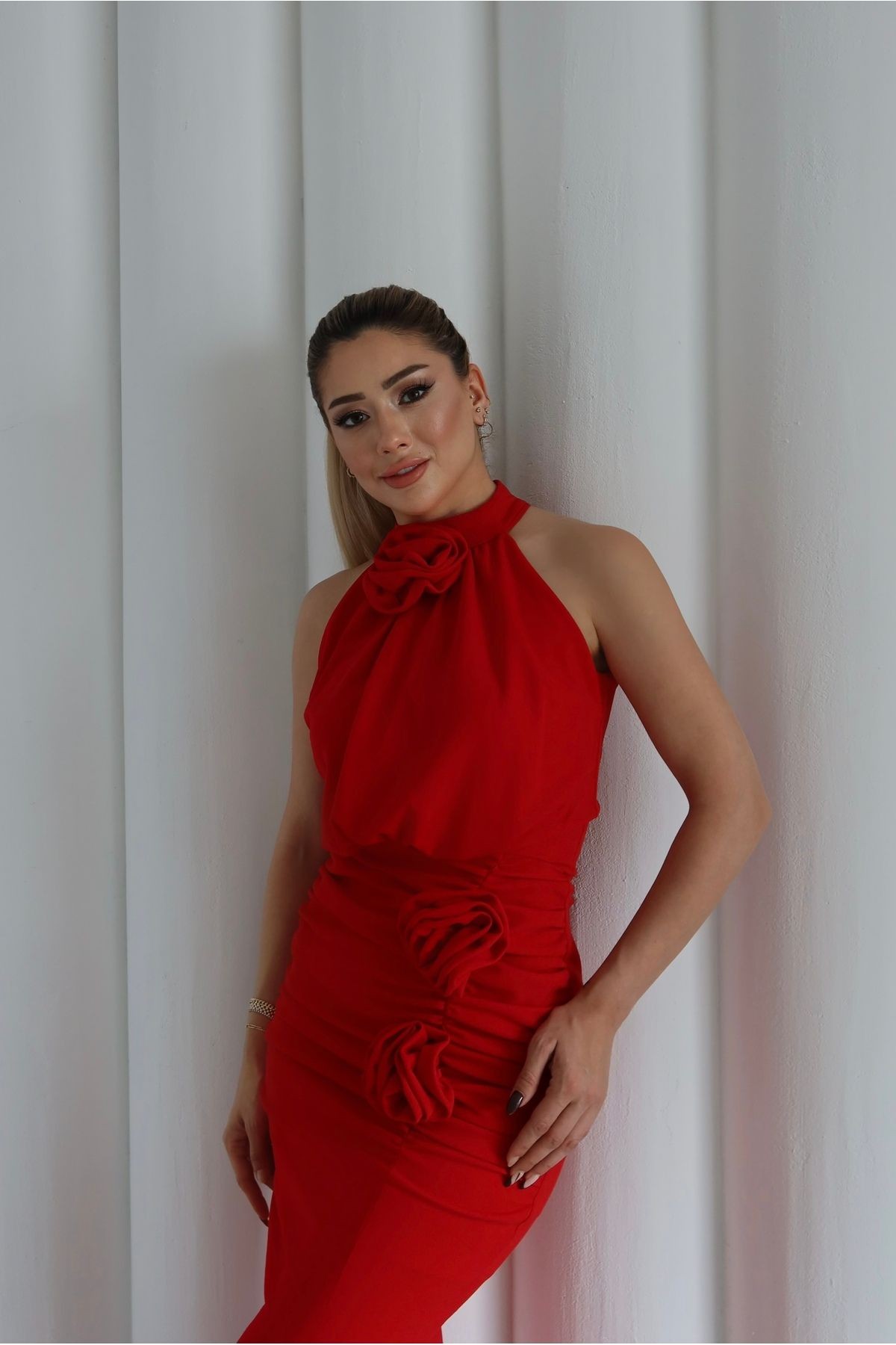 Kadın İthal Krep Kumaş Gül Detaylı Yırtmaçlı Astarlı Özel Tasarım Elbise
