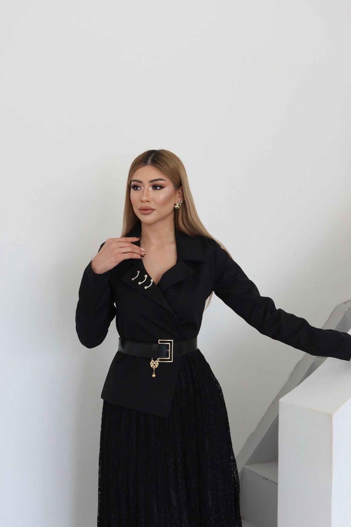 Kadın İthal Kumaş Yaka Aksesuar Detay Kemerli Alt Güpür Özel Tasarım Elbise