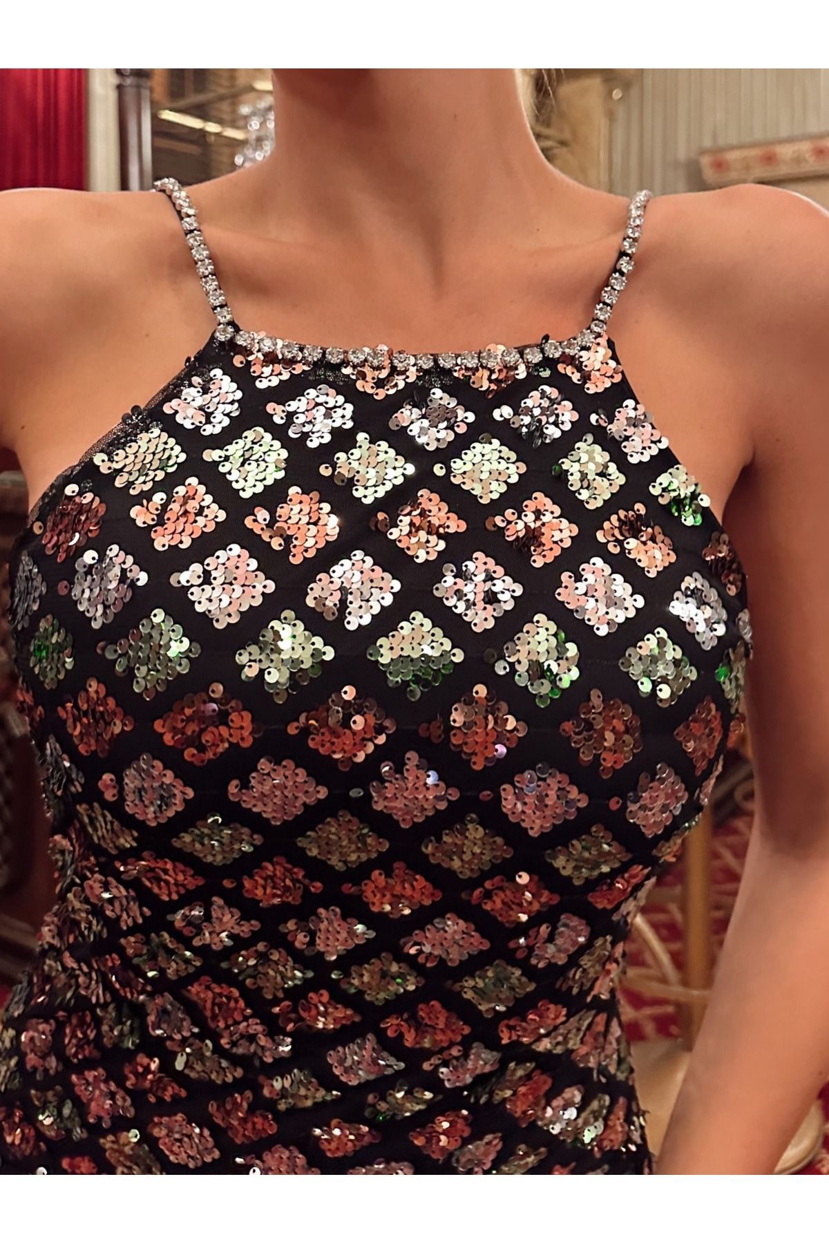 Kadın İthal Pul Payet Kumaş Alt Otriş Detay Arka Yırtmaçlı Astarlı Özel Tasarım Elbise